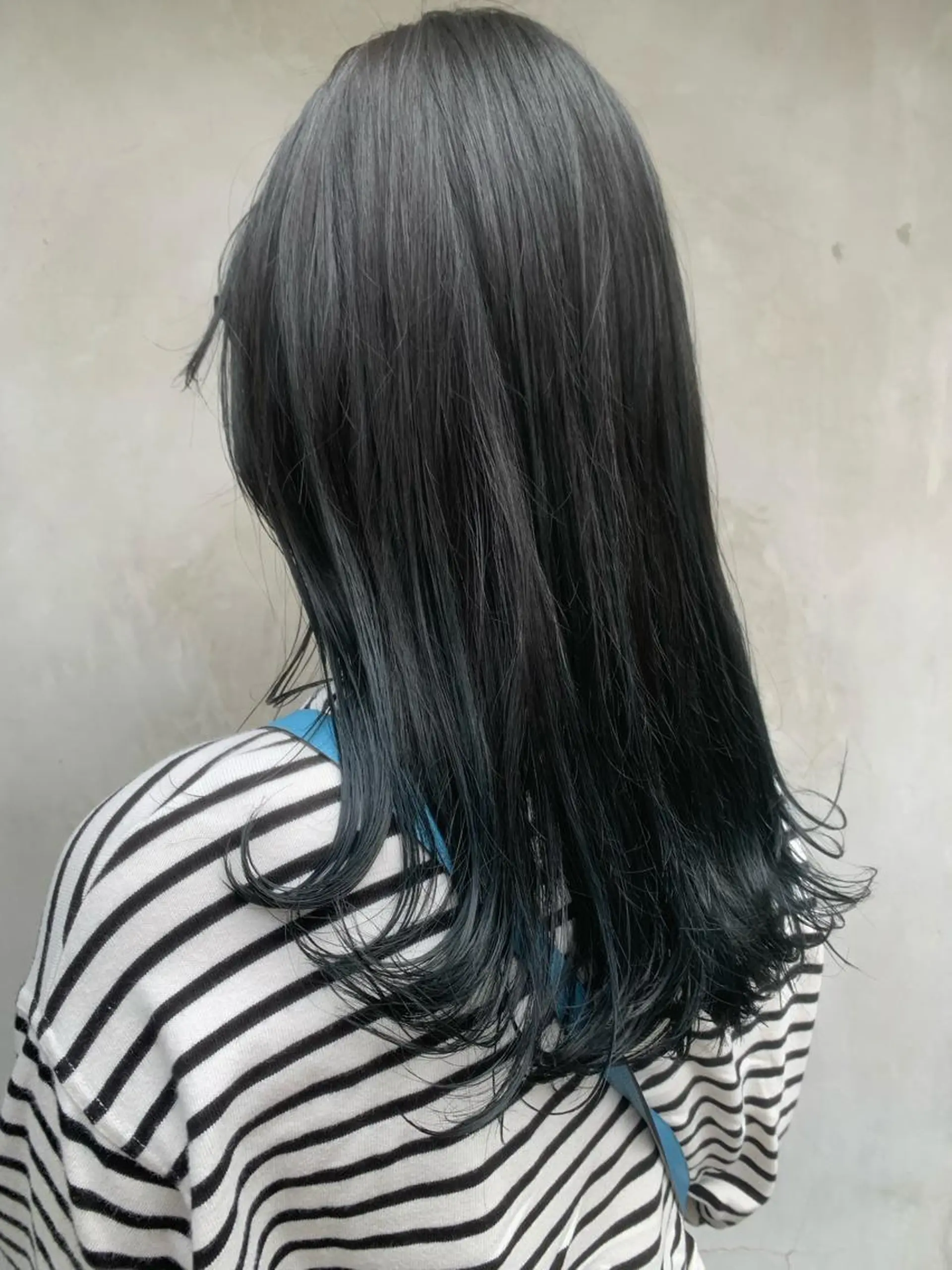 セミロング カラー 黒髪 ブルーカラー インナーカラー joh/メンズ/ ブリーチ/矢場町のヘアスタイル