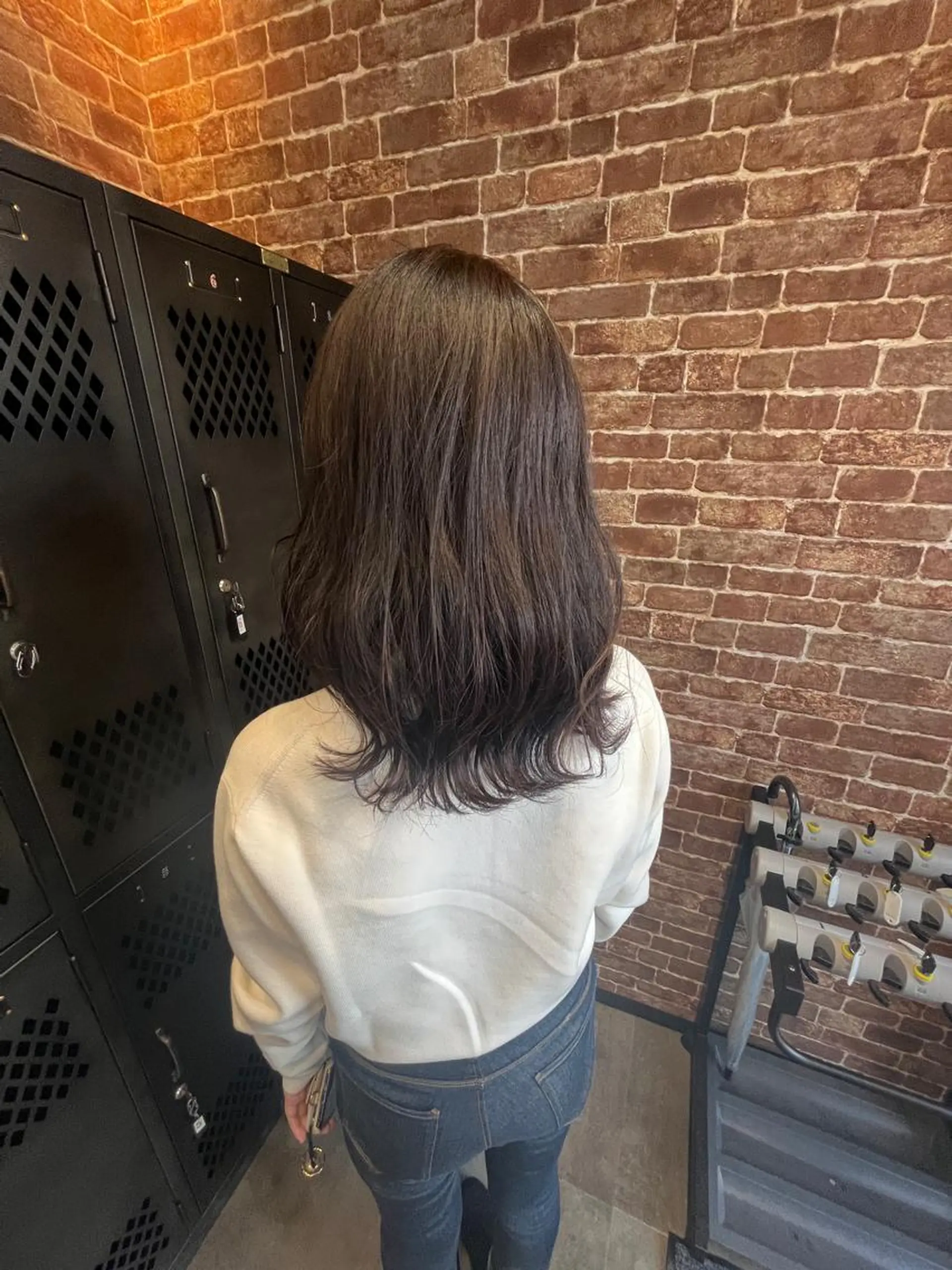 ミディアム カラー パーマ ヘアアレンジ メンズ キッズ ネイル マツエク・マツパ アイブロウ ミディアムパーマ メンズハイライト メンズパーマ ブラウンカラー ケアカラー 久木原 ゆりのヘアスタイル