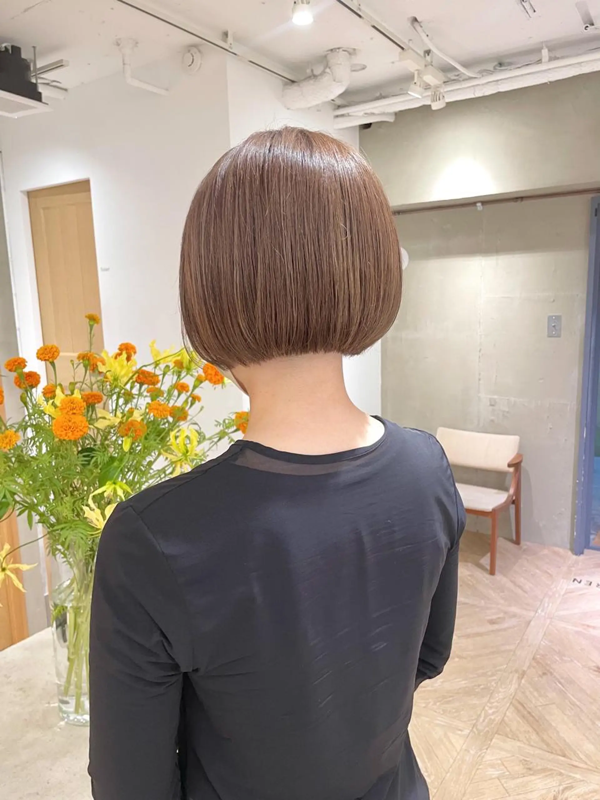 ミディアム カラー ベージュカラー ブリーチ ケアブリーチ ダブルカラー イヤリングカラー センターパート 田形清流のヘアスタイル