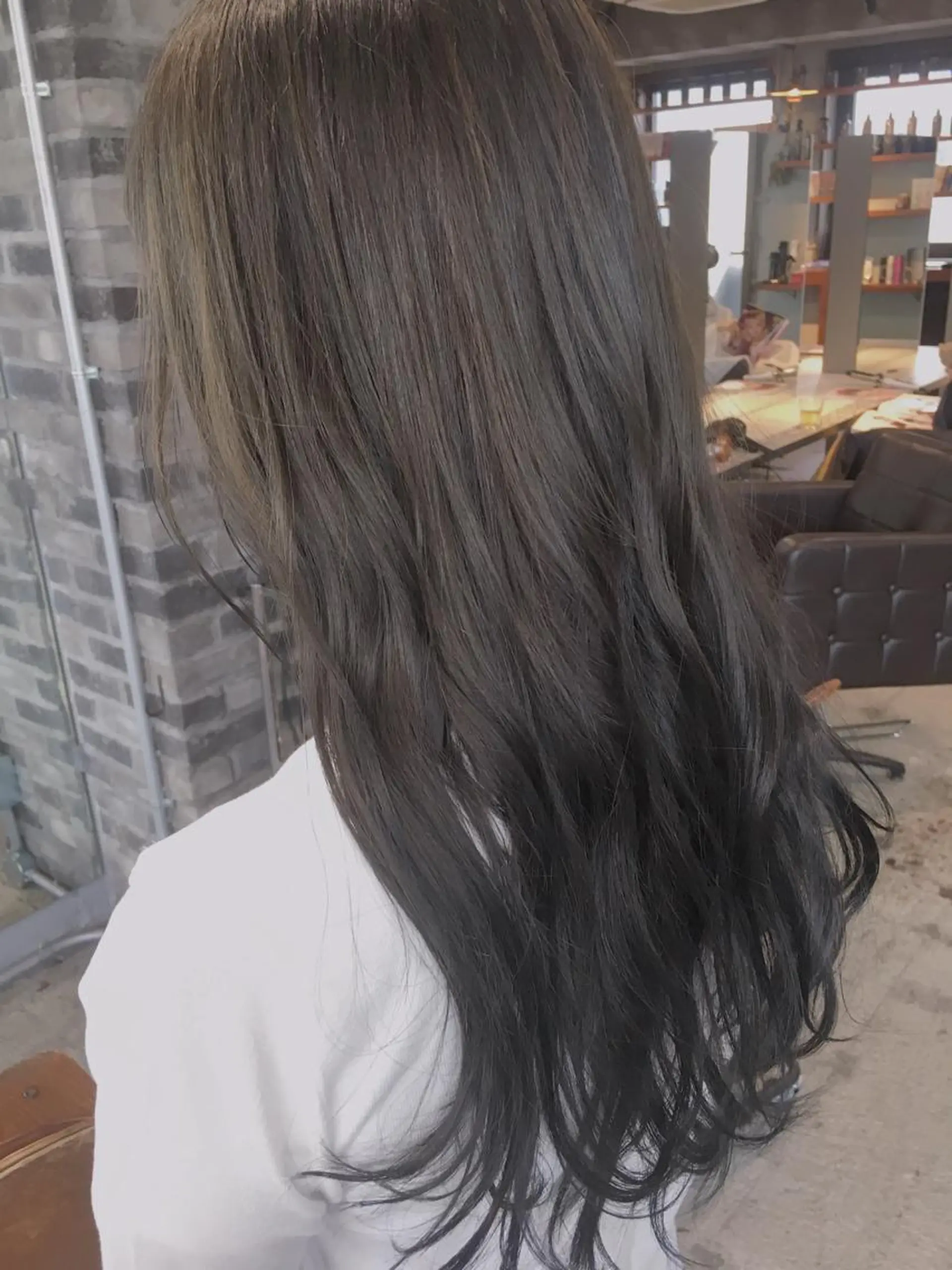 ロング カラー パーマ アッシュ ブリーチ ブルーカラー ブルーアッシュ イルミナカラー 代表 中島貴志のヘアスタイル