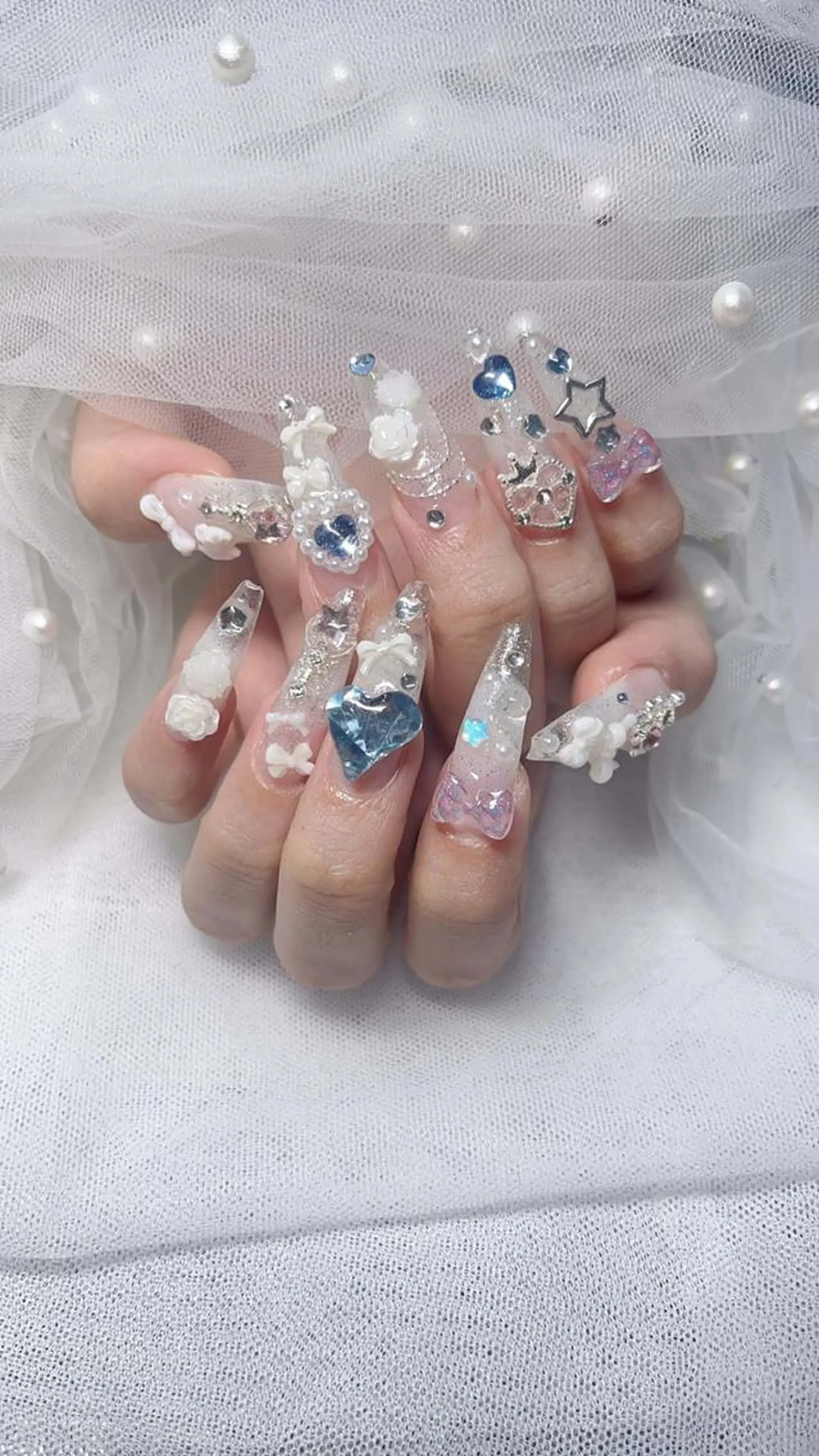 ロング パーマ 韓国風ヘア ハンドネイル Bling Salonのネイルデザイン