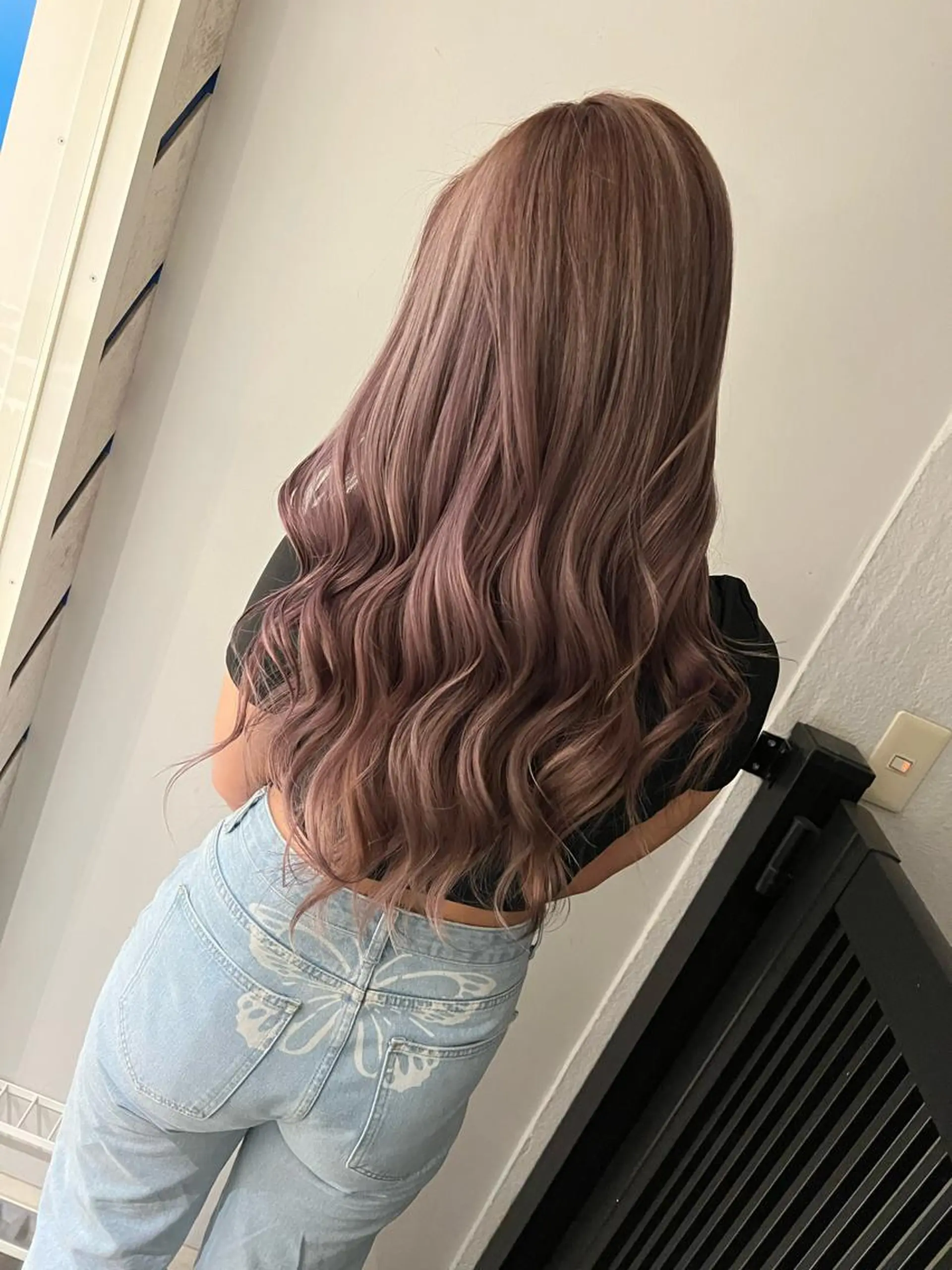 セミロング カラー 🔥ハイトーンカラー ギャルNAOKI🔥のヘアスタイル