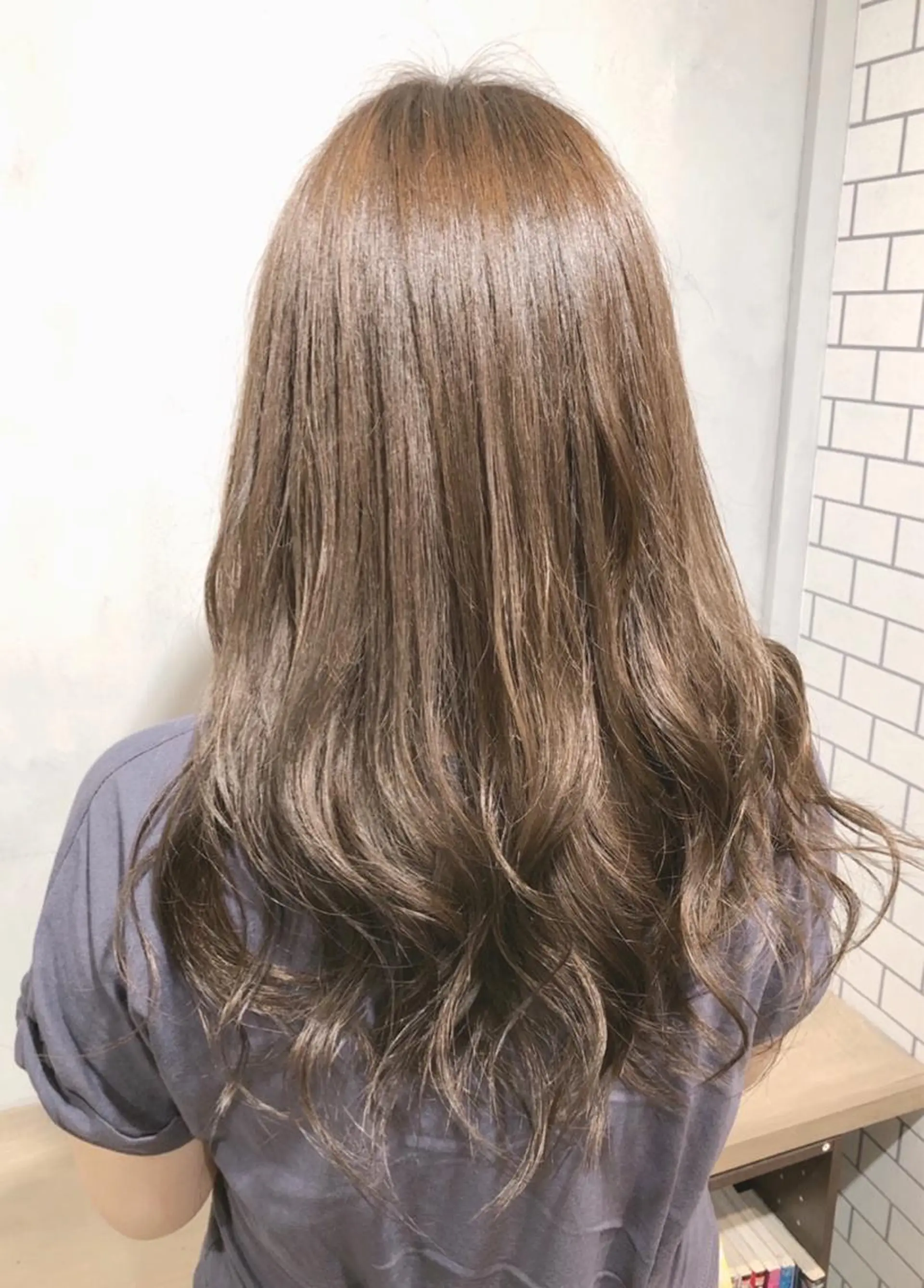 ロング カラー ベージュカラー ブリーチ ブリーチなしカラー ヘアカラー トリートメント ブリーチなしカラー✨ ダブルカラー✨ワタベのヘアスタイル