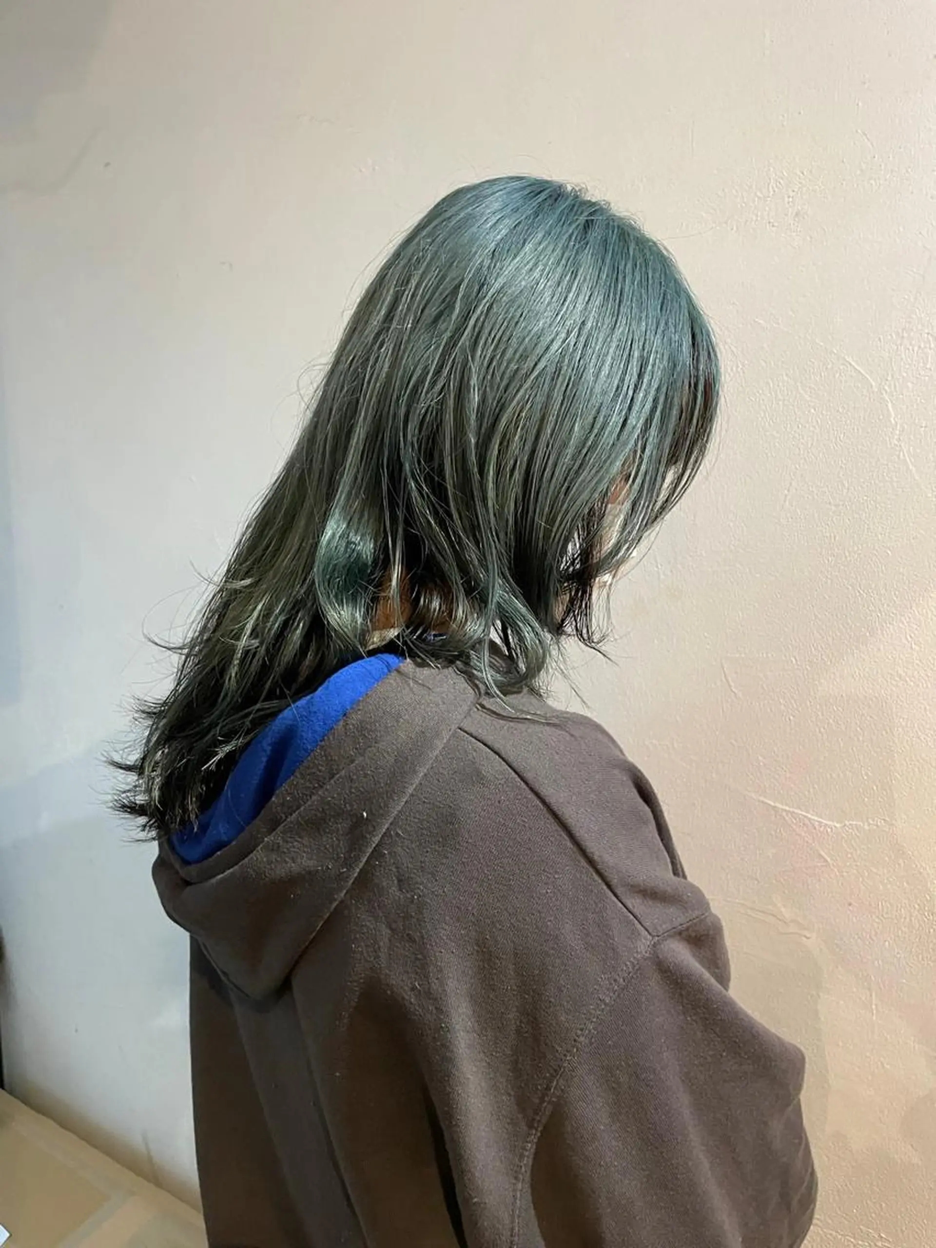 セミロング カラー 髪質改善 🧶小林賢人のヘアスタイル