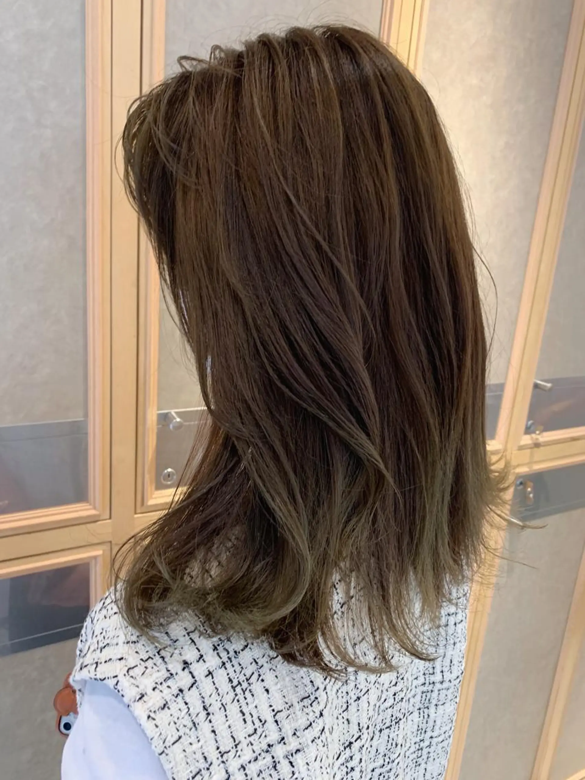 ミディアム カラー ベージュカラー ブリーチ 透明感カラー ブリーチなしカラー オリーブベージュ チバ タクミのヘアスタイル