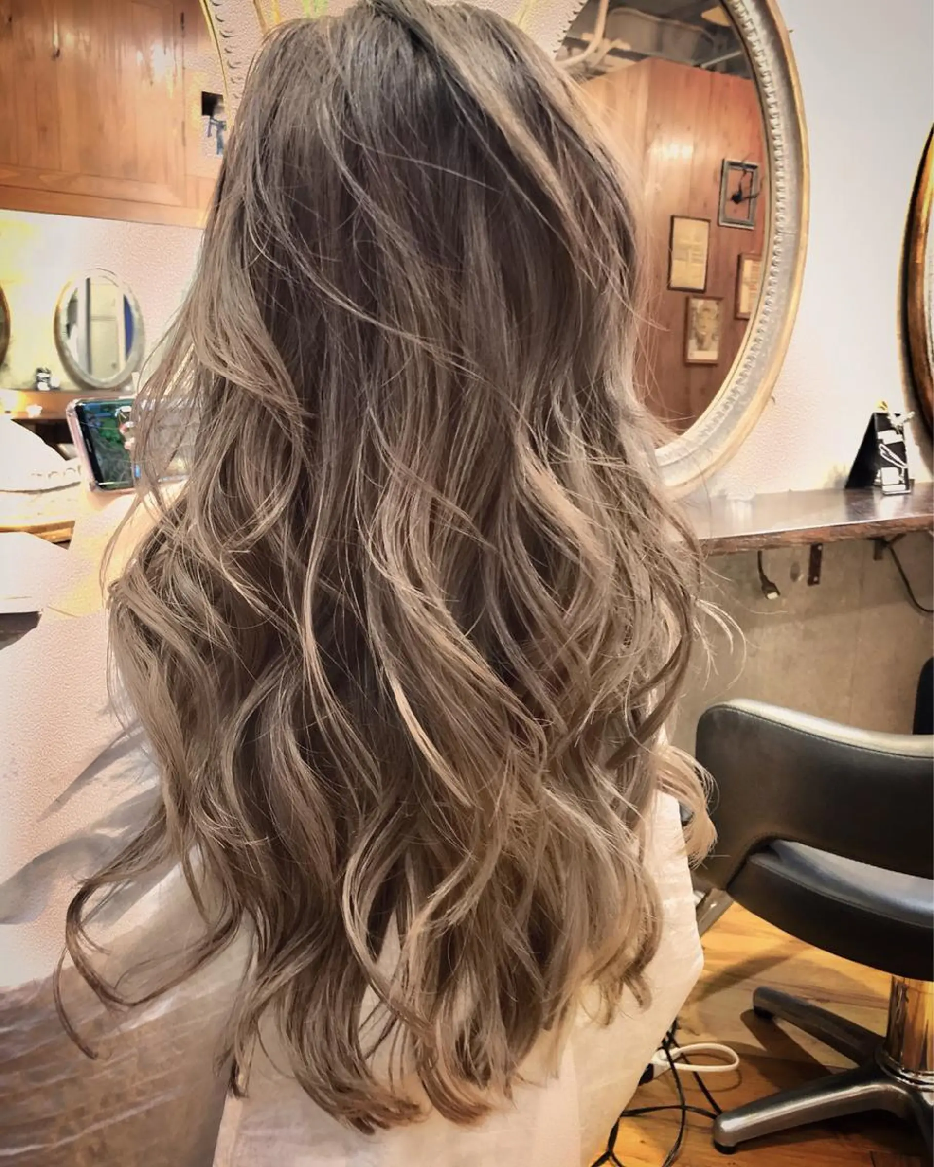 ロング レイヤーカット 白髪ぼかし×デザイン 🕊️🫧ホウジョウのヘアスタイル