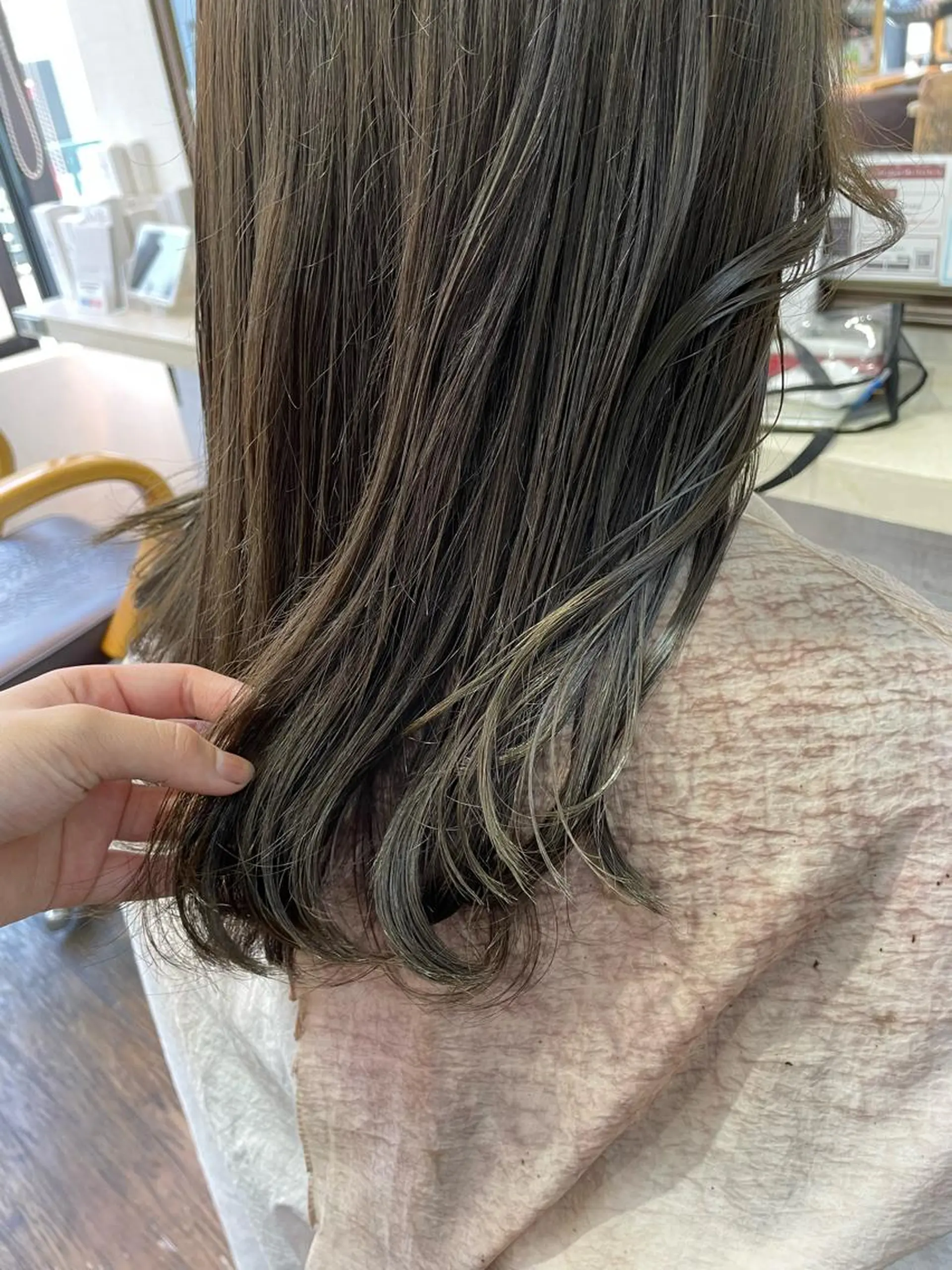 セミロング 横浜🦋ハイトーン 🫐シャドウルーツのヘアスタイル