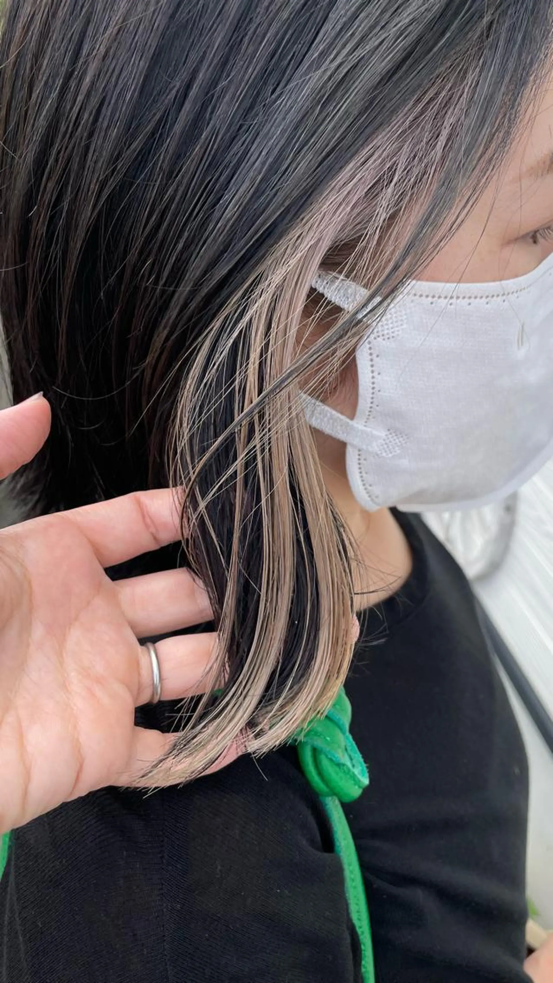 ミディアム カット ヘアカラー ビヨウシツトリコ よねたにみなのヘアスタイル