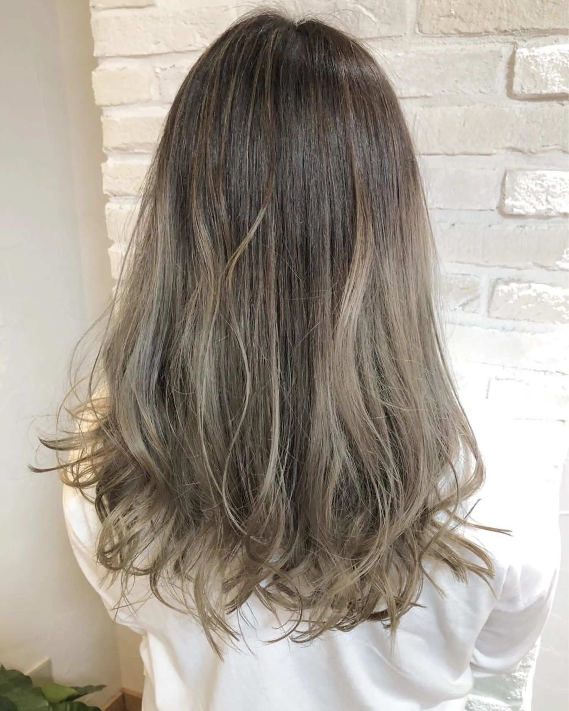 セミロング カラー ヘアアレンジ グラデーションカラー ハイライトカラー ハイライト 遠藤 拓馬のヘアスタイル