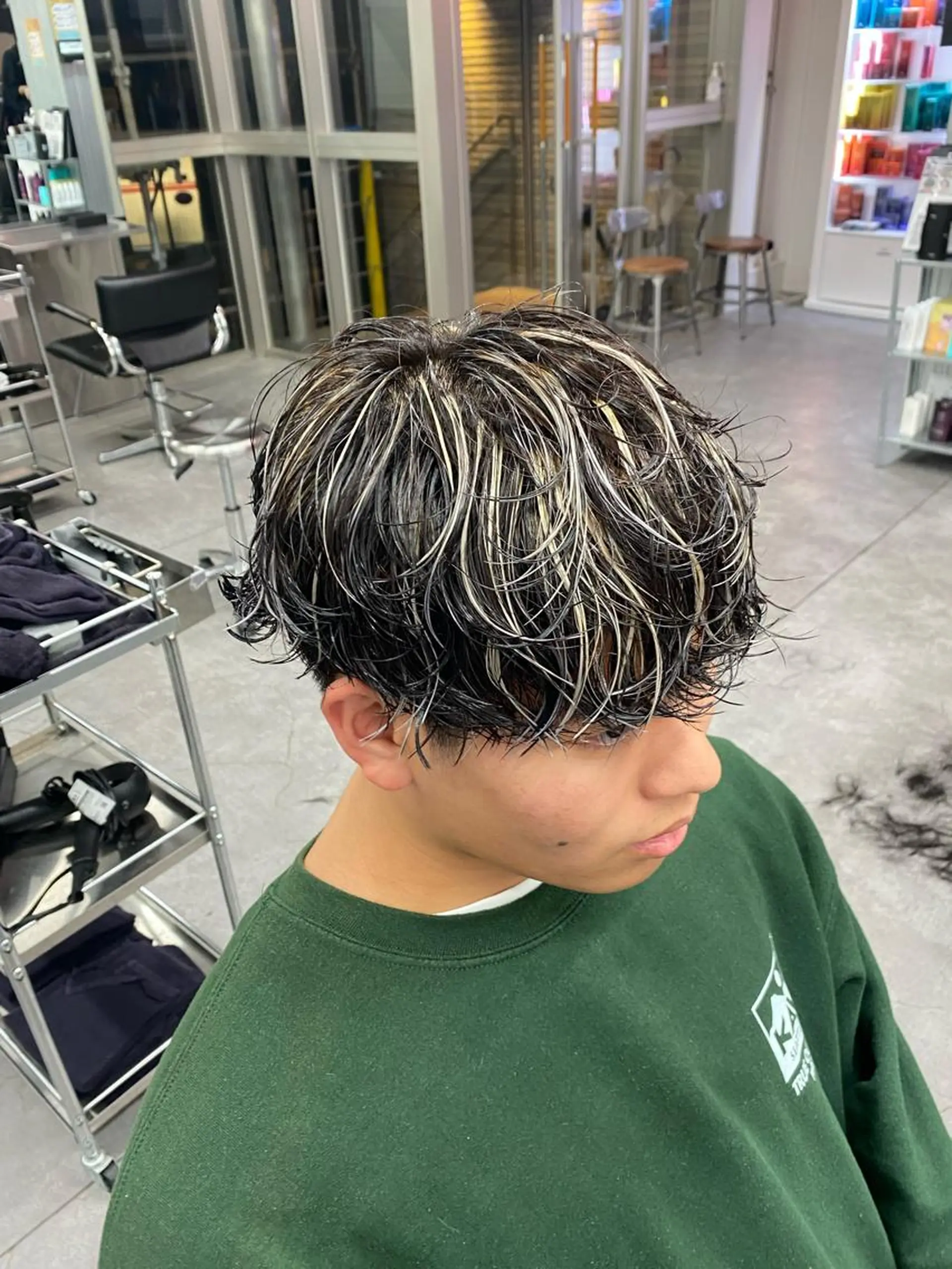 ミディアム カラー パーマ ヘアアレンジ メンズ キッズ ネイル マツエク・マツパ アイブロウ ミディアムパーマ メンズバレイヤージュ メンズブリーチ メンズハイライト メンズハイトーン カット ヘアカラー 🔥漢髪特化メンズ マネージャーYUKIのヘアスタイル