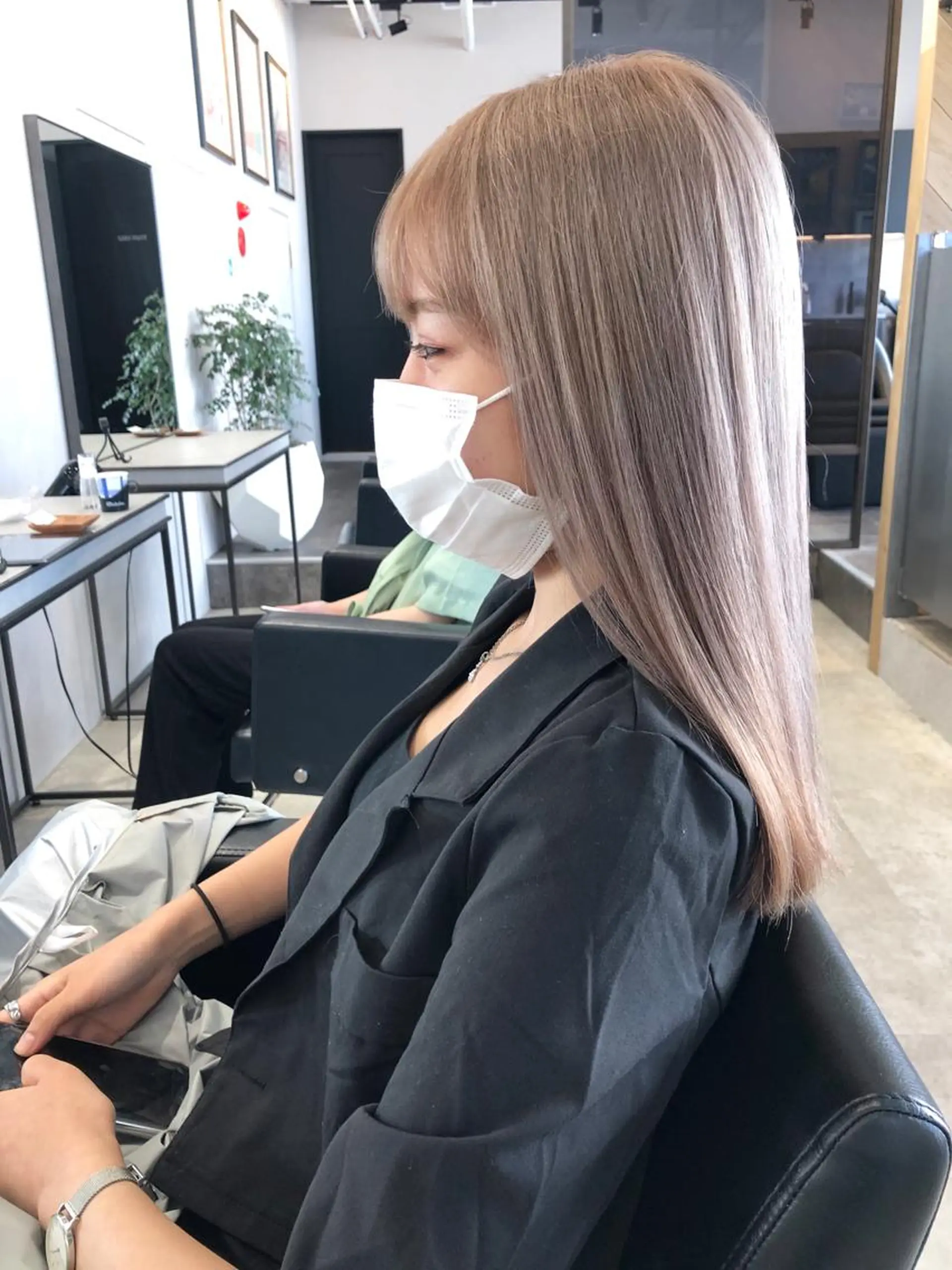 セミロング ヘアカラー 🌸ハイトーン 新田　廉 🌸のヘアスタイル