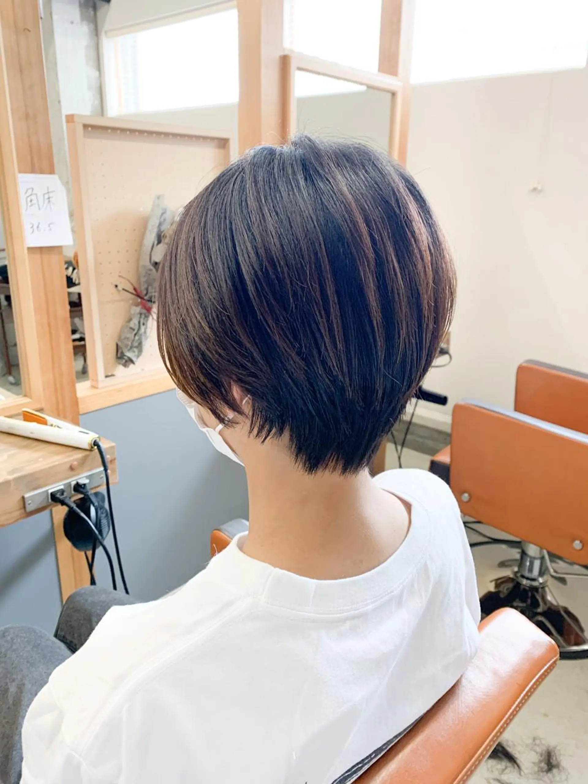 ショート 斜めバング レイヤーカット 似合わせカット オン眉 外ハネヘア カット ヘアカラー トリートメント 角床直哉 カラーカットNO 1のヘアスタイル