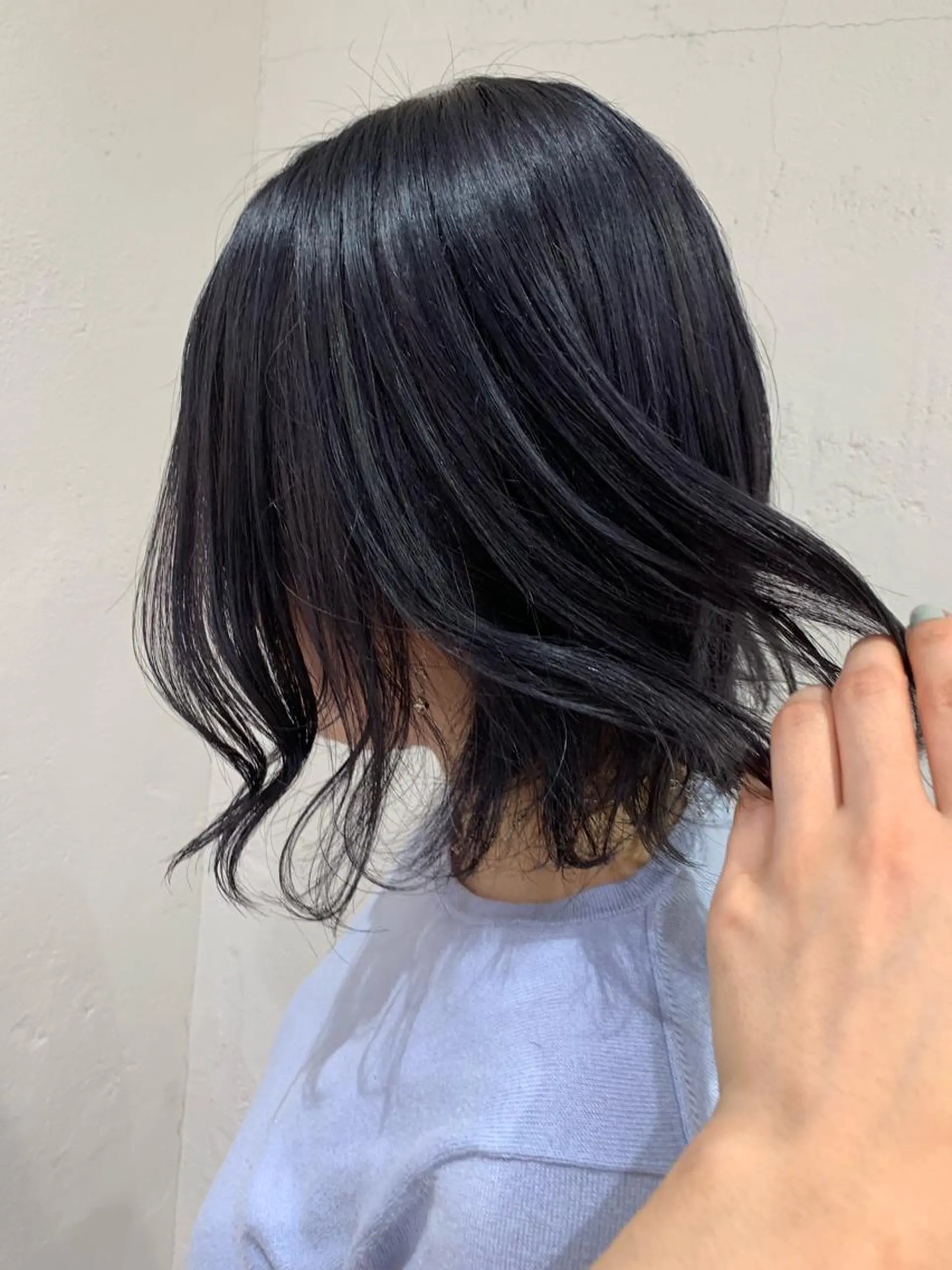 ミディアム カラー ヘアアレンジ ブリーチ ハイトーンカラー ネイビーカラー 卒業式のヘアスタイル 🫧透明感カラー/ ボブ/小笠原汐海🪽のヘアスタイル