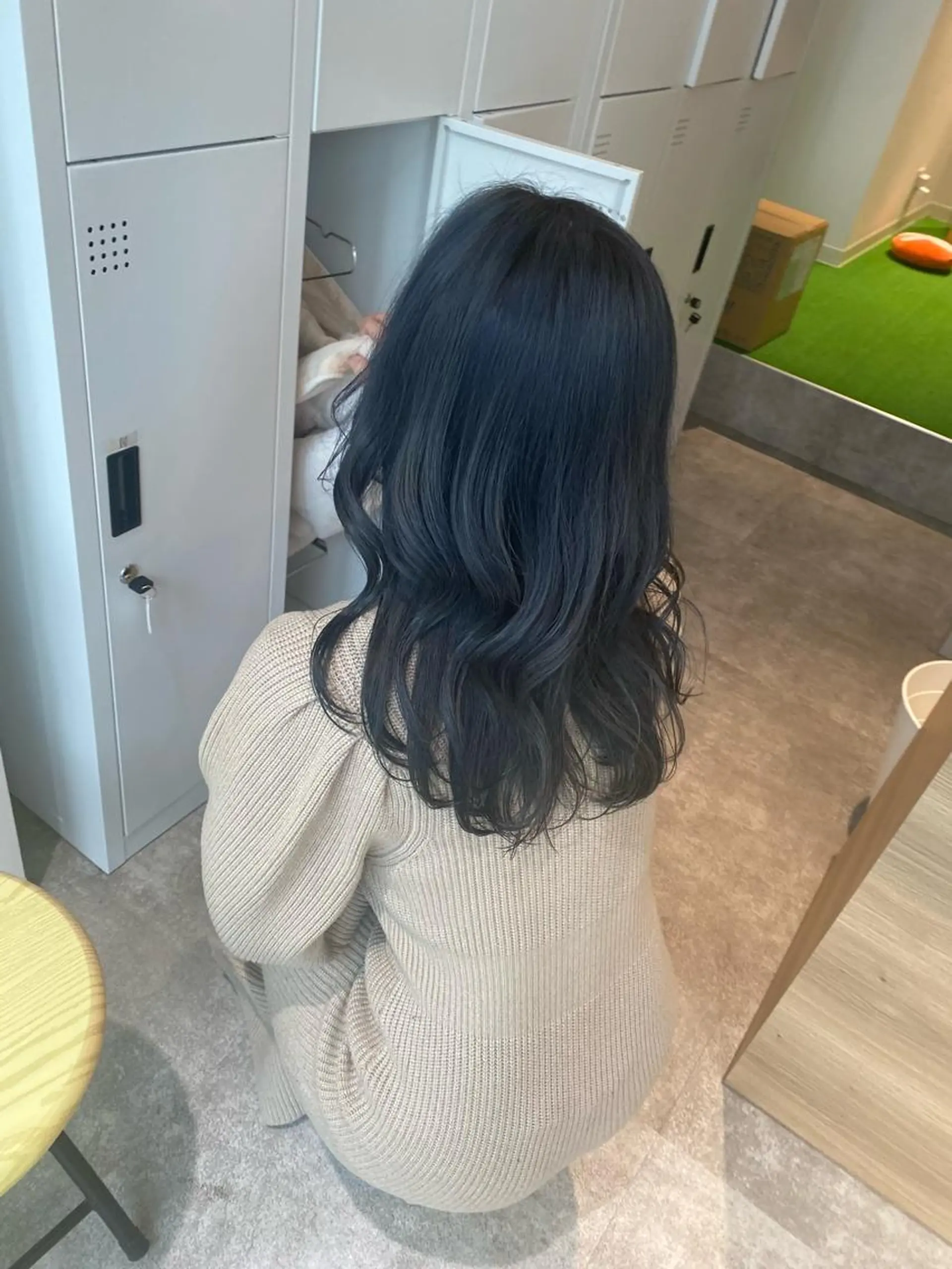 セミロング カラー ブリーチ ネイビーカラー オスズ 🎀´-のヘアスタイル