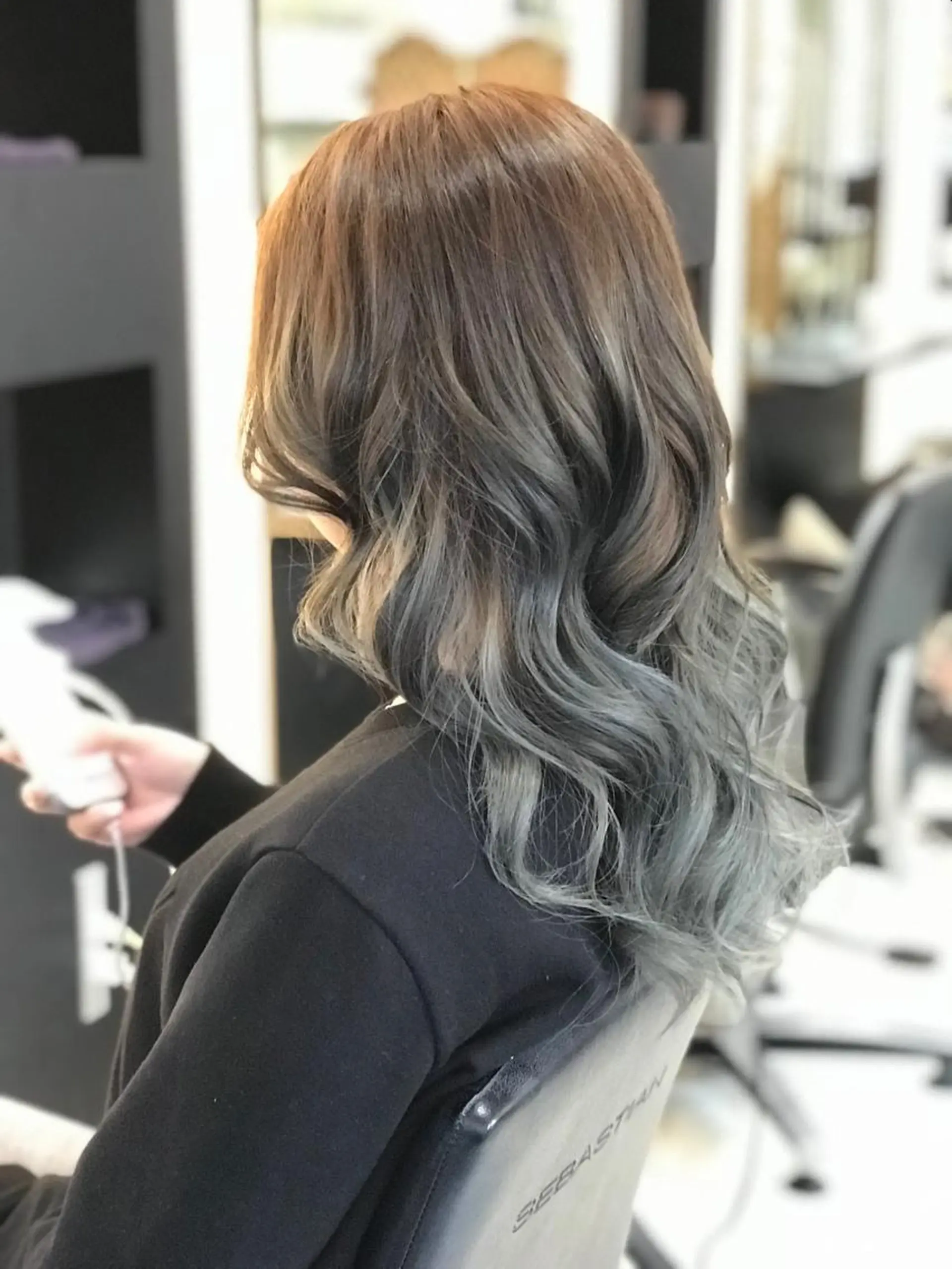 ロング カラー バレイヤージュ イルミナカラー レイヤーカット カット ヘアカラー トリートメント 國井 慎吾のヘアスタイル