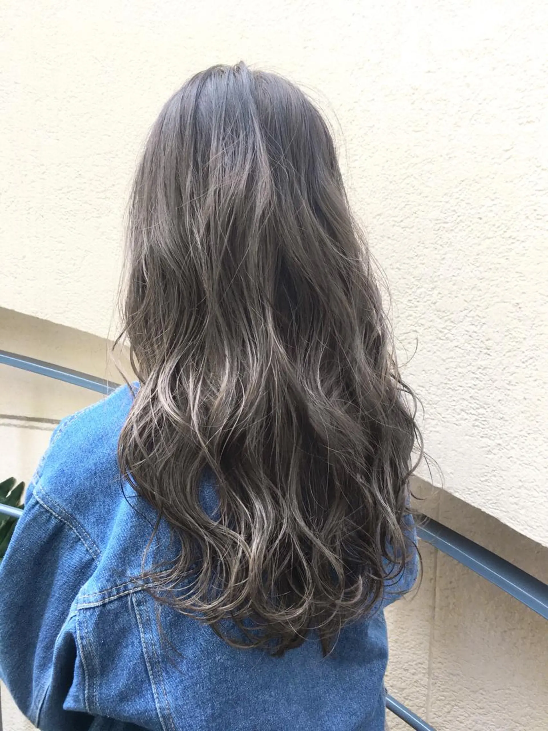 ロング カラー ブリーチ グレージュ 酸性縮毛矯正のプロ 杉山玲介のヘアスタイル