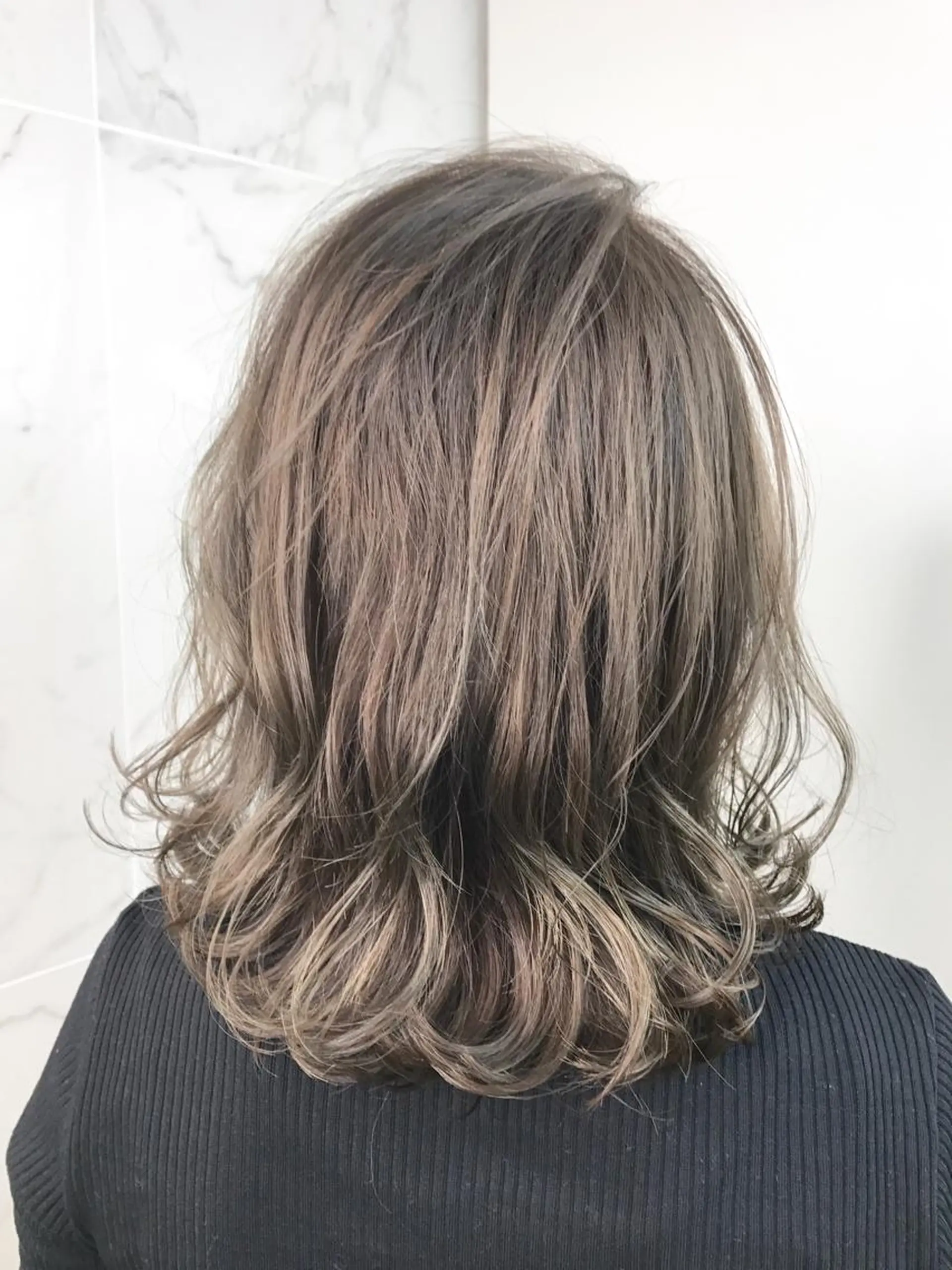 ミディアム カラー ヘアアレンジ アッシュ ベージュカラー カット ヘアカラー トリートメント 今井 由佳のヘアスタイル