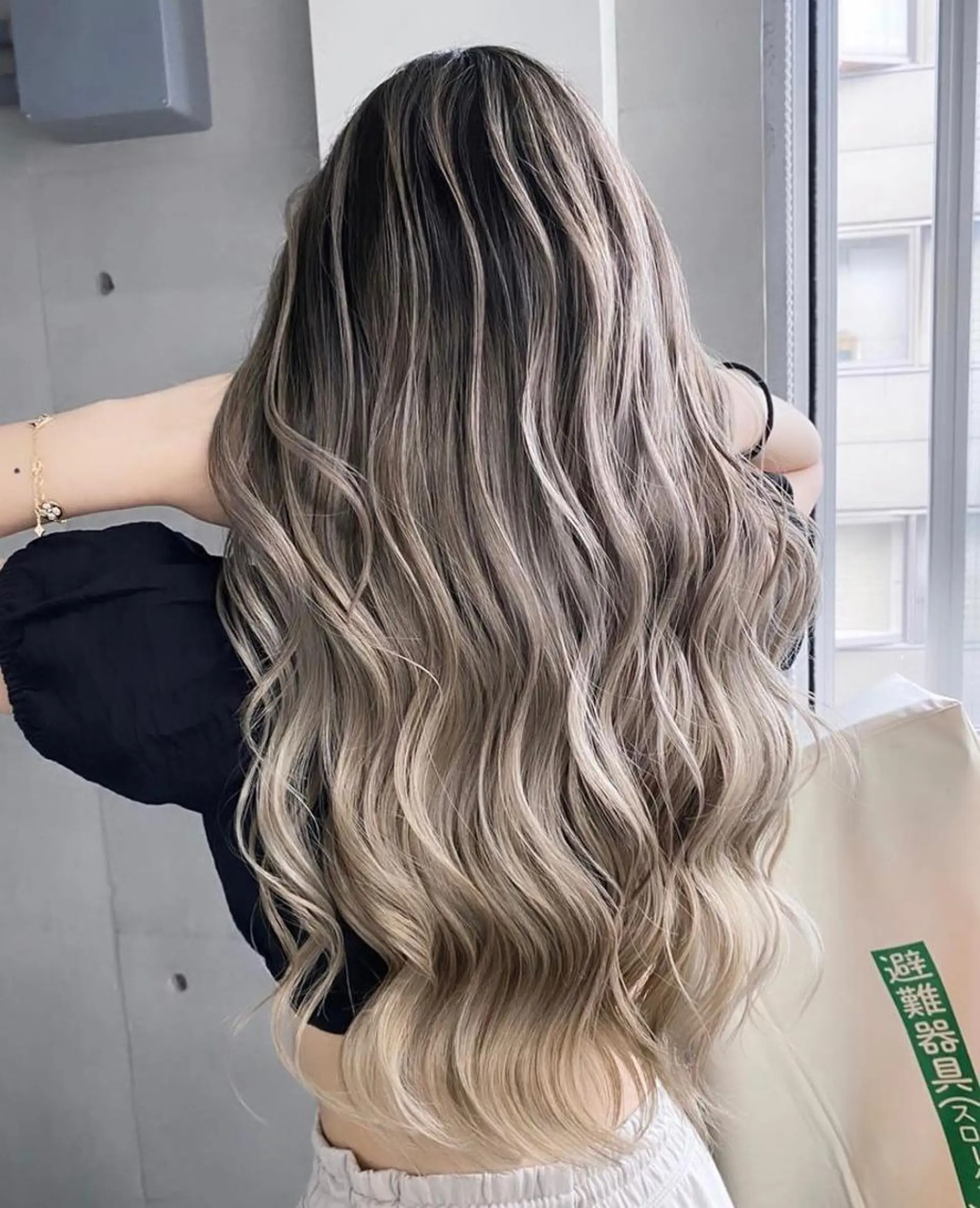 カラー 草島 友樹のヘアスタイル