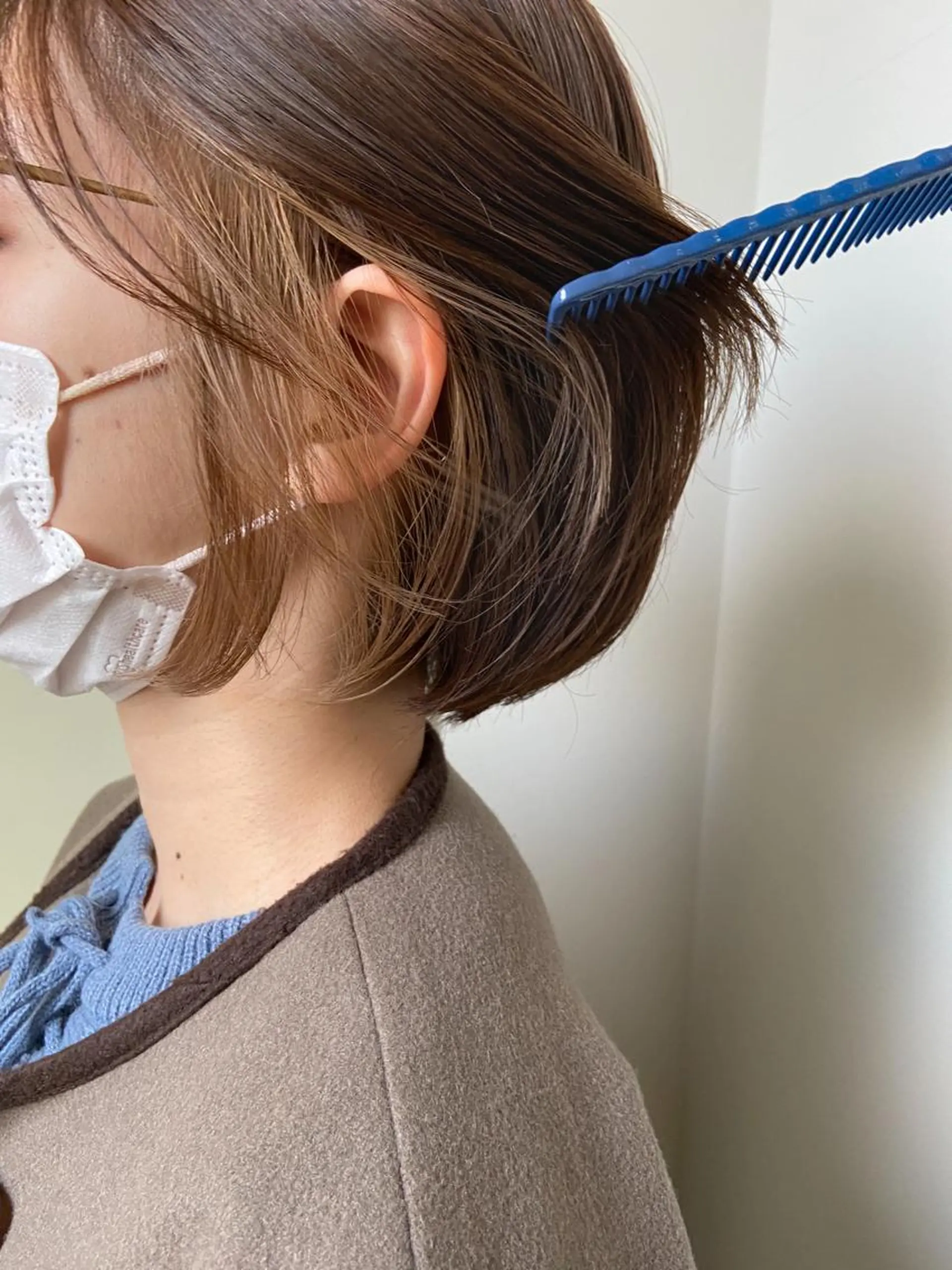 ミディアム カラー アッシュ アッシュグレー アッシュグレージュ ベージュカラー ブリーチ カット ヘアカラー 岡本康平/ボブ /ブリーチ/レイヤーのヘアスタイル