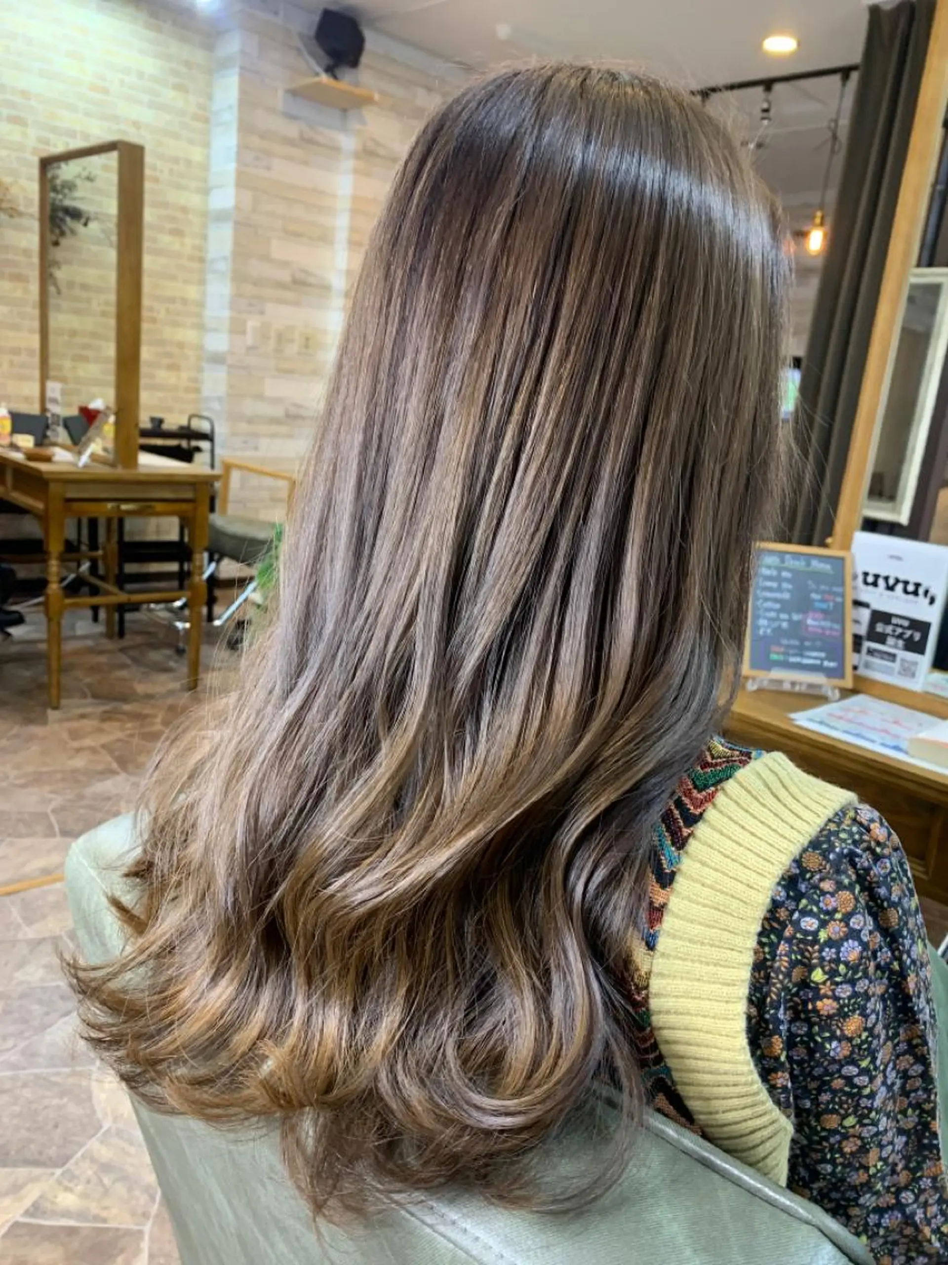 セミロング Lilly 中谷友里のヘアスタイル