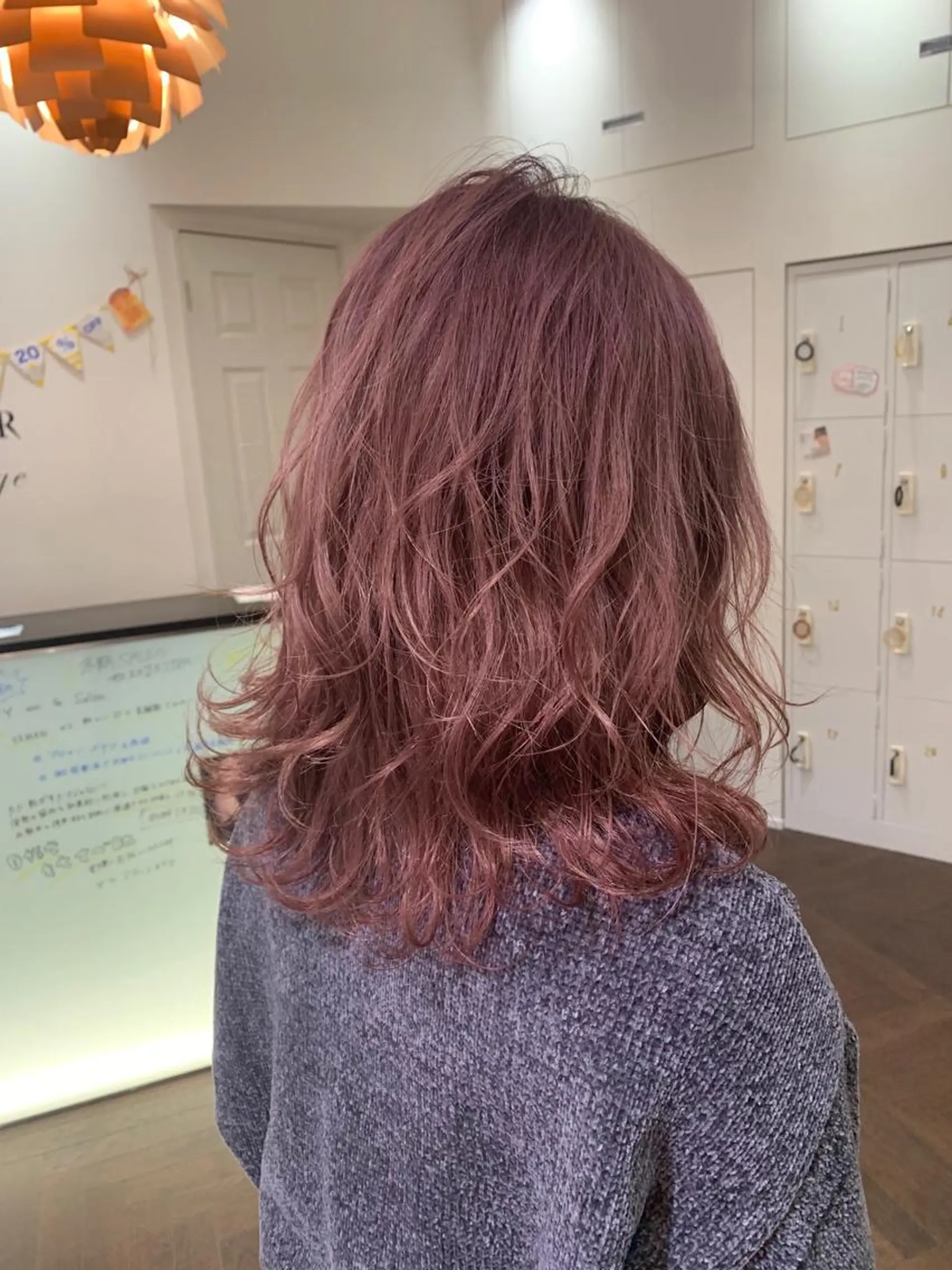 セミロング カラー ベージュカラー ピンクカラー ピンクベージュ カット ヘアカラー 喜友名 泉樹のヘアスタイル