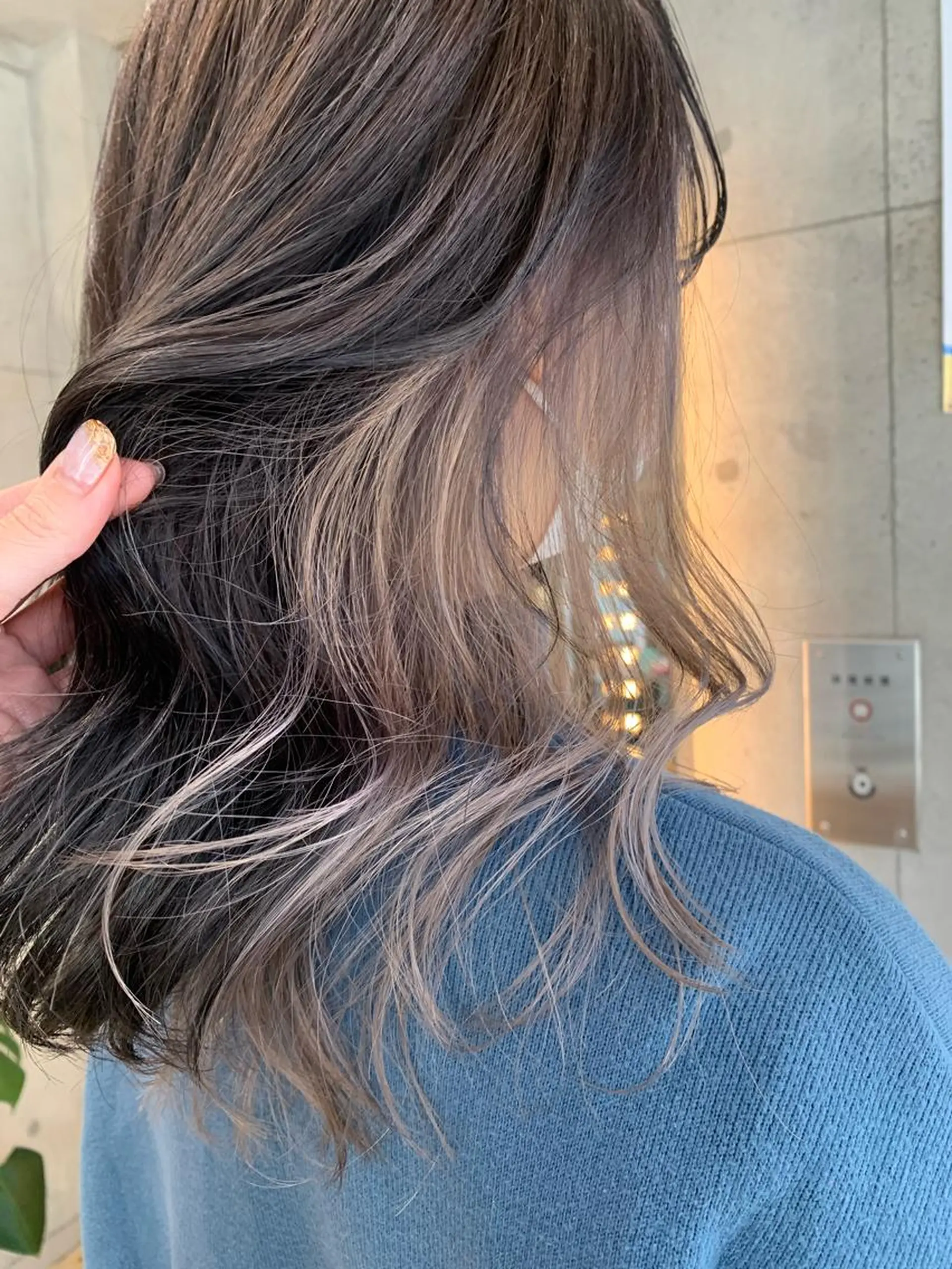 ロング カラー グレージュ にった みずきのヘアスタイル