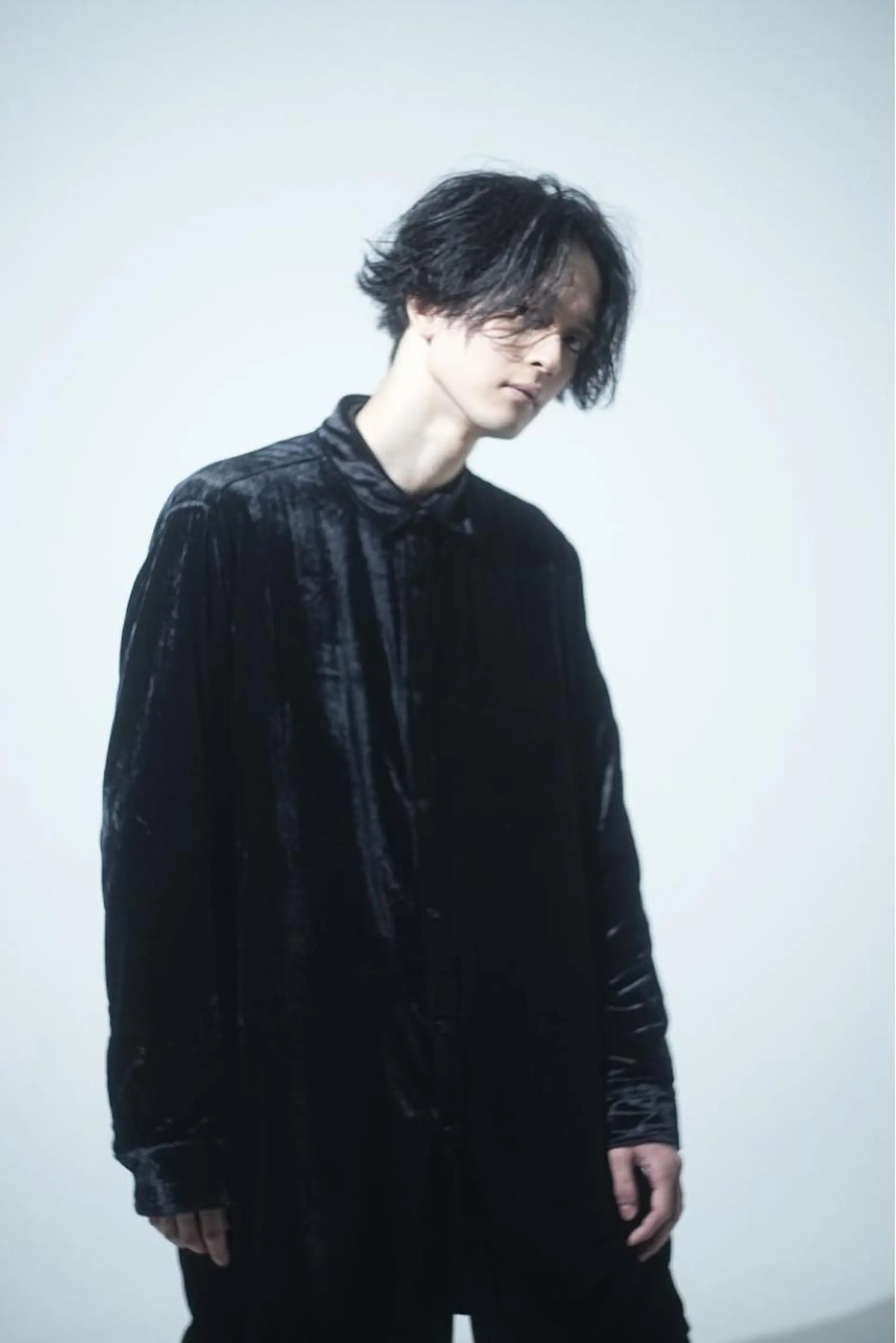 ミディアム メンズ ミディアムパーマ メンズブリーチ ビジネス センターパート フェードカット メンズサロン【owl 心斎橋】難波/アメ村のヘアスタイル