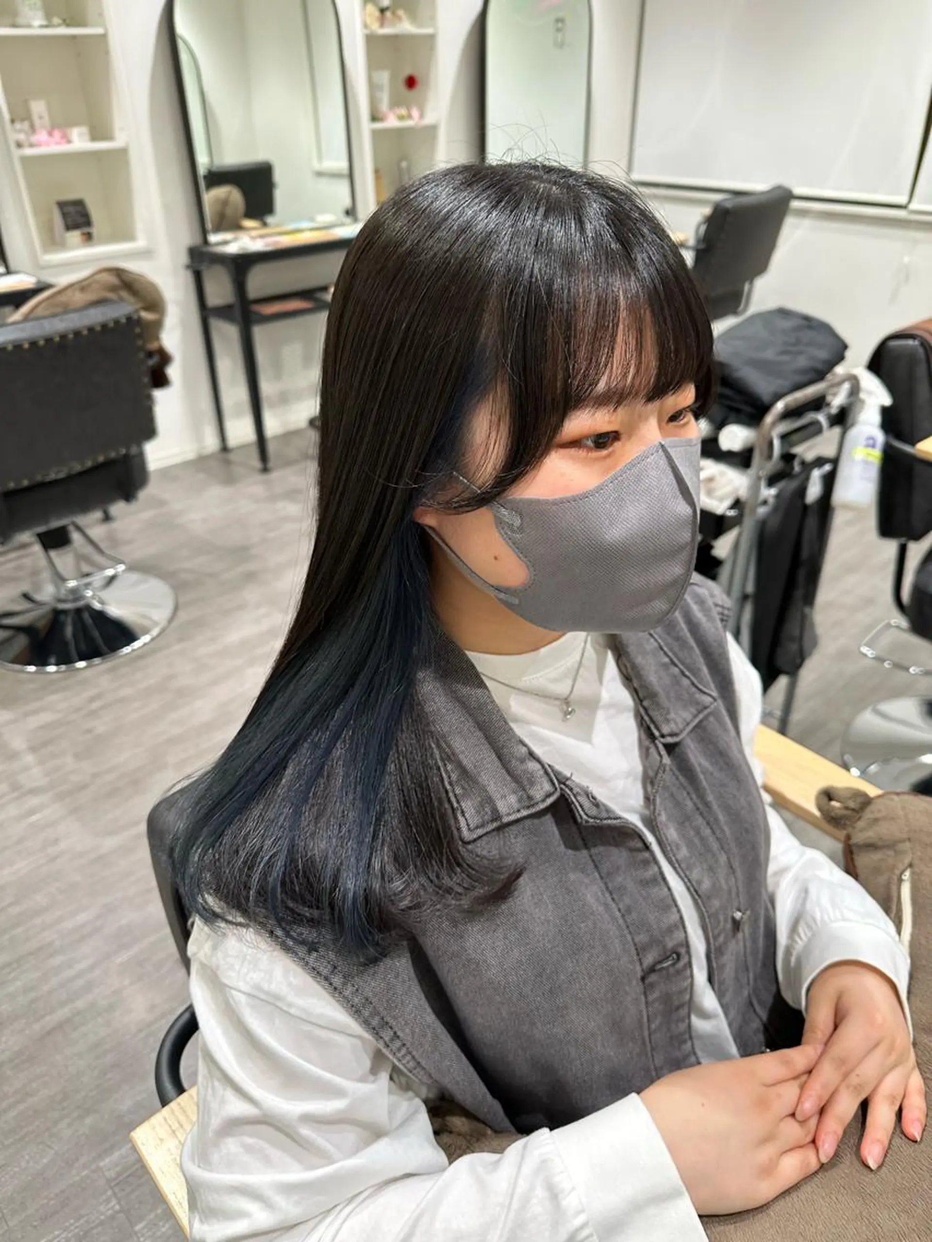 セミロング カラー ブルーカラー イヤリングカラー 艶髪レイヤー上田 紗也🇰🇷💗のヘアスタイル