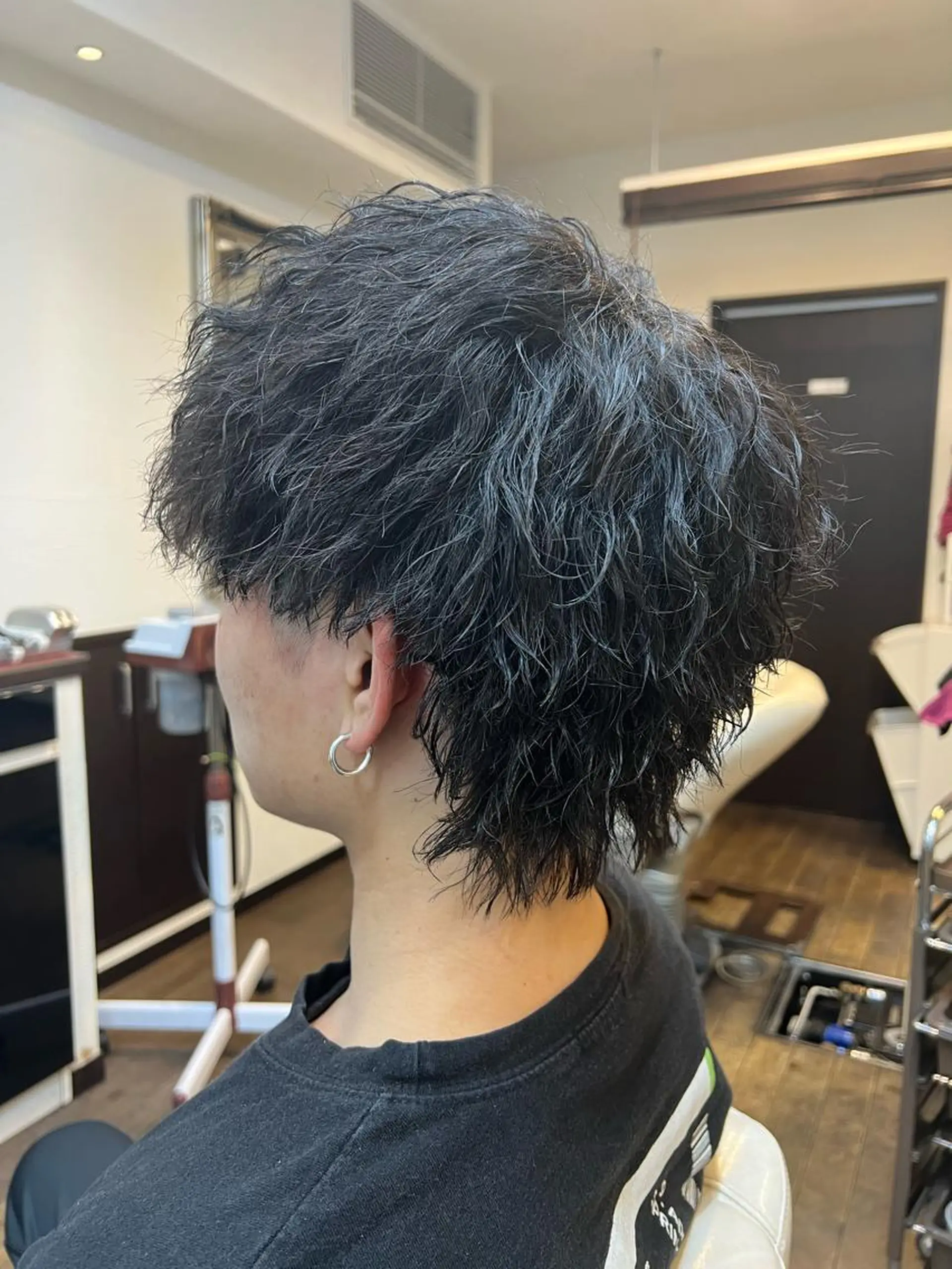 ショート パーマ メンズ マッシュウルフ マッシュ メンズウルフカット ウルフカット 二本木 秀成のヘアスタイル