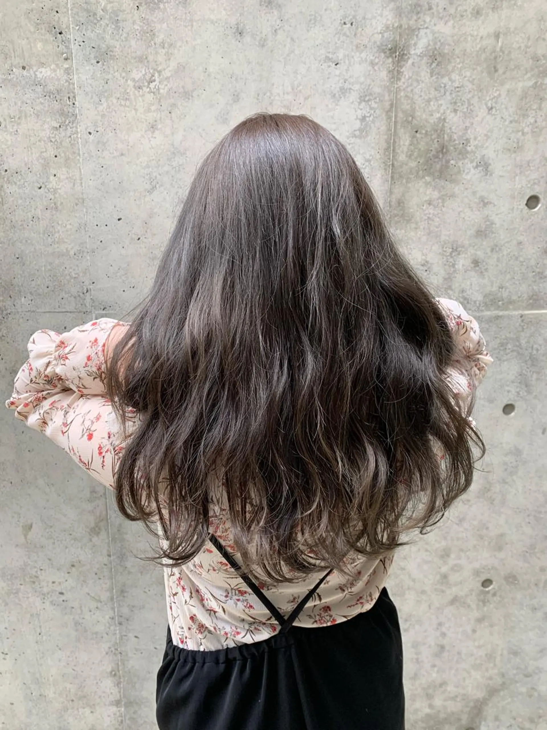 ロング カラー パーマ ヘアアレンジ グレージュ カーキグレージュ ロング 加藤 綾華のヘアスタイル