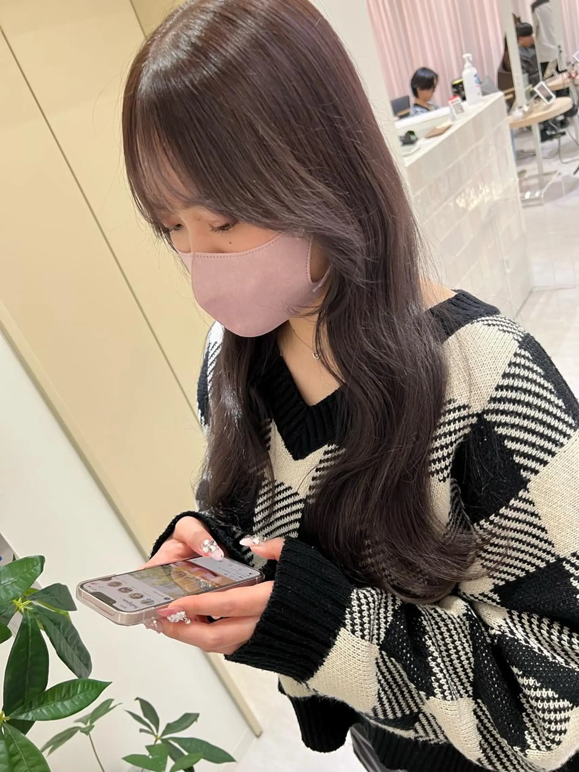 ロング ヘアカラー 韓国🇰🇷レイヤー 映える顔周り🩷のヘアスタイル