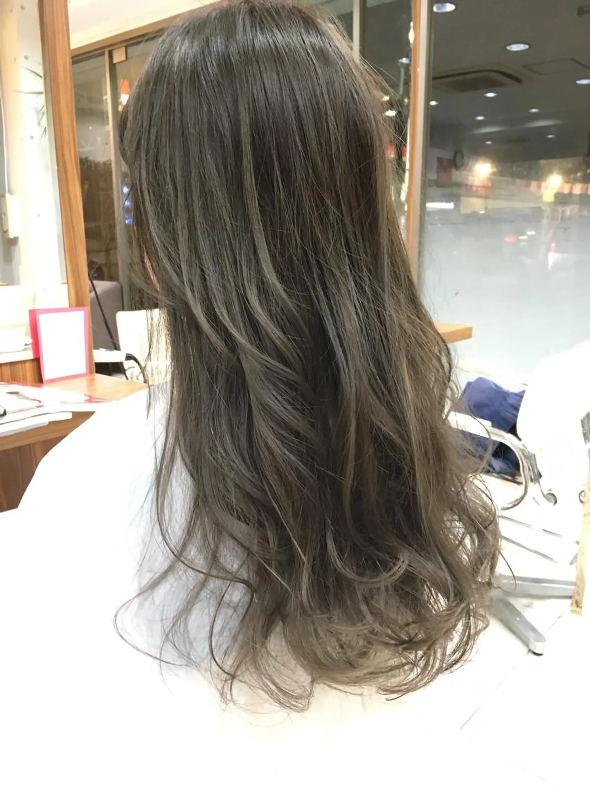 セミロング カラー 白髪ぼかしハイライト 柳川拓哉のヘアスタイル