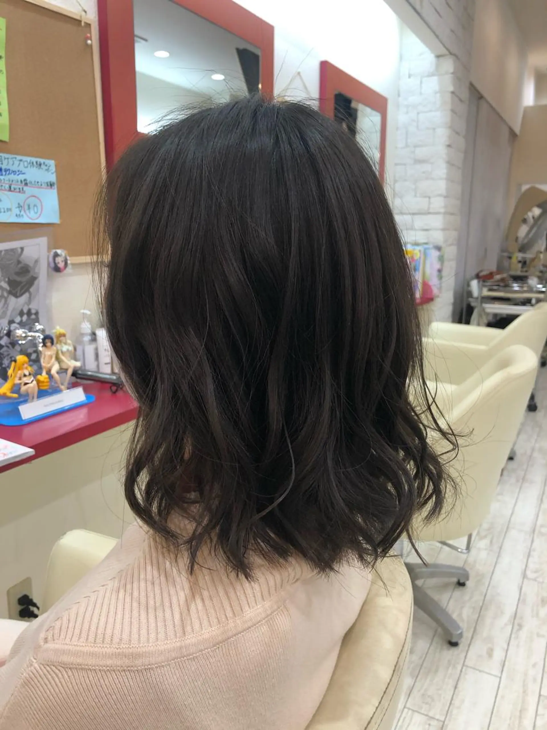 セミロング まさき✂︎ブリーチ／ デザインカラーのヘアスタイル