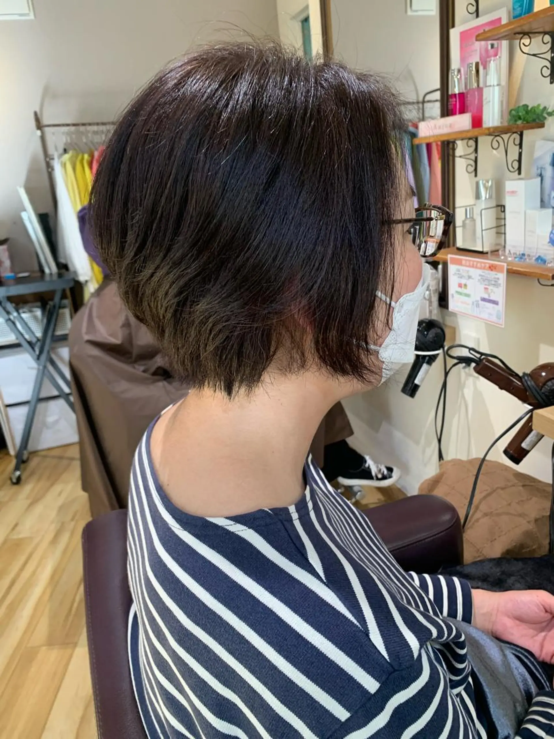 ショート カラー パーマ ヘアアレンジ メンズ キッズ ネイル マツエク・マツパ アイブロウ テラコッタ 眉カラー ナチュラル 顔周りカット レイヤーカット 飯塚 朋代のヘアスタイル