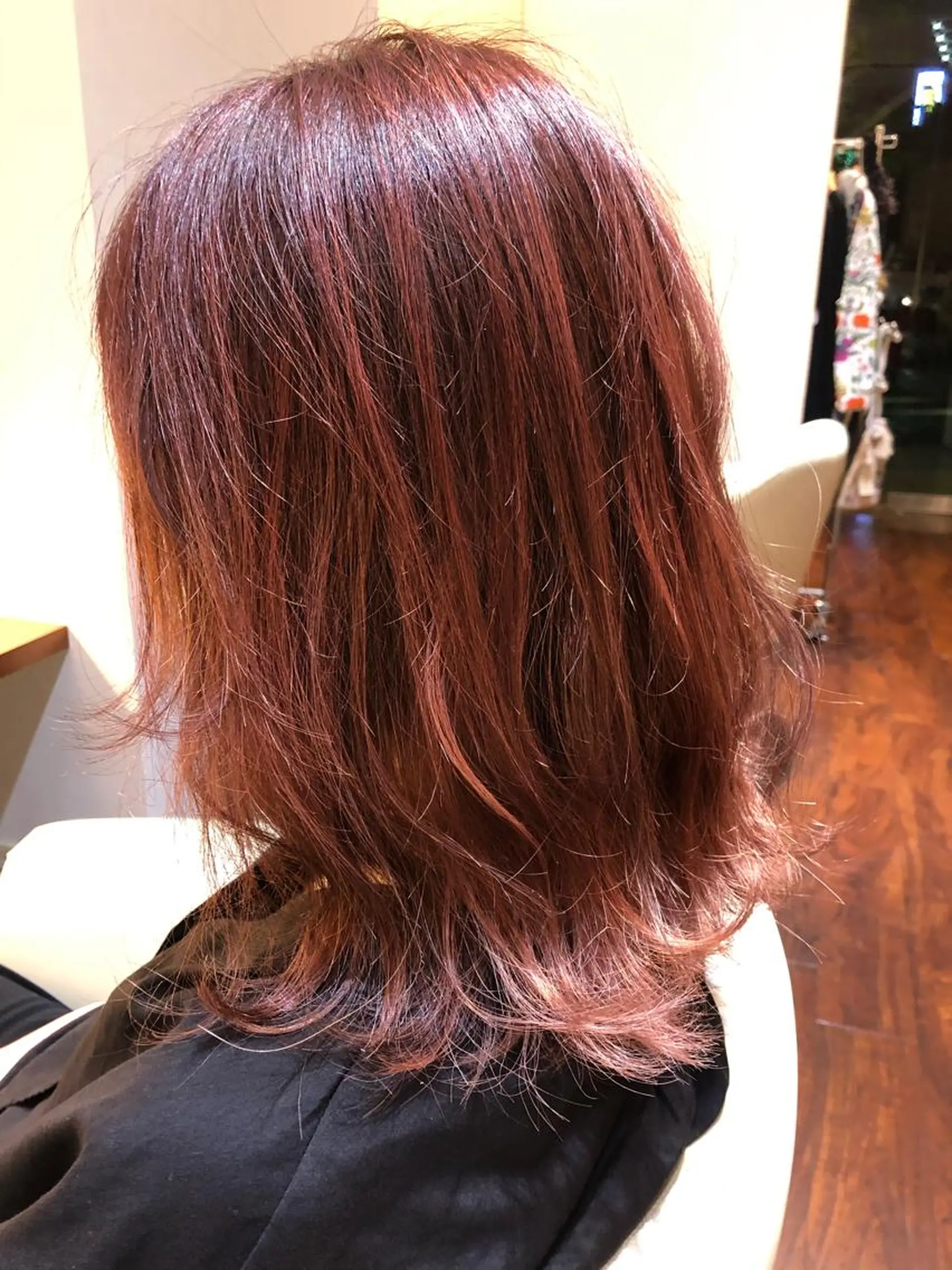 ミディアム カラー アディクシーカラー イルミナカラー CoCooN satoshiのヘアスタイル