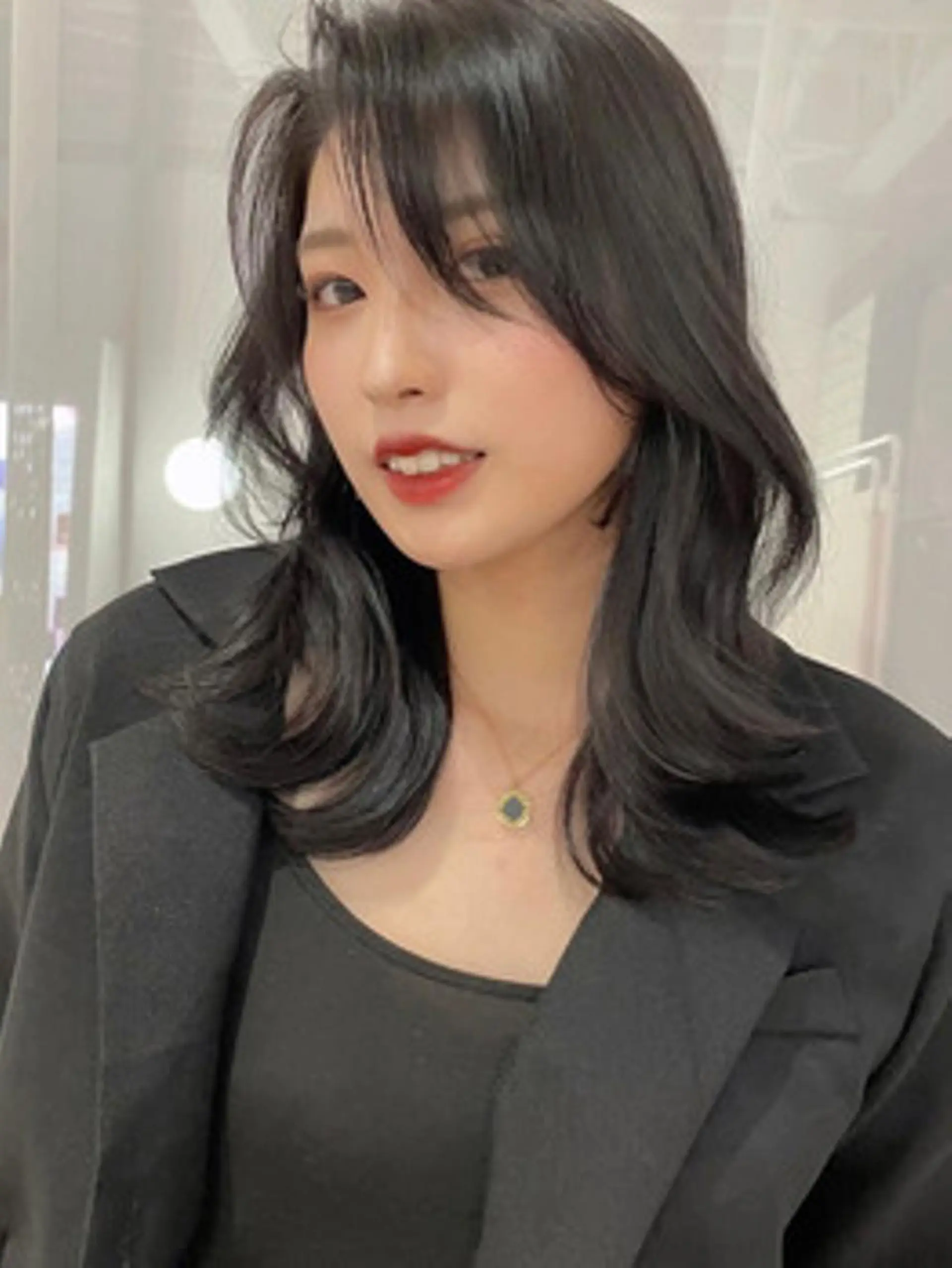 セミロング 🖤🤍石川 アイリ🤍🖤のヘアスタイル