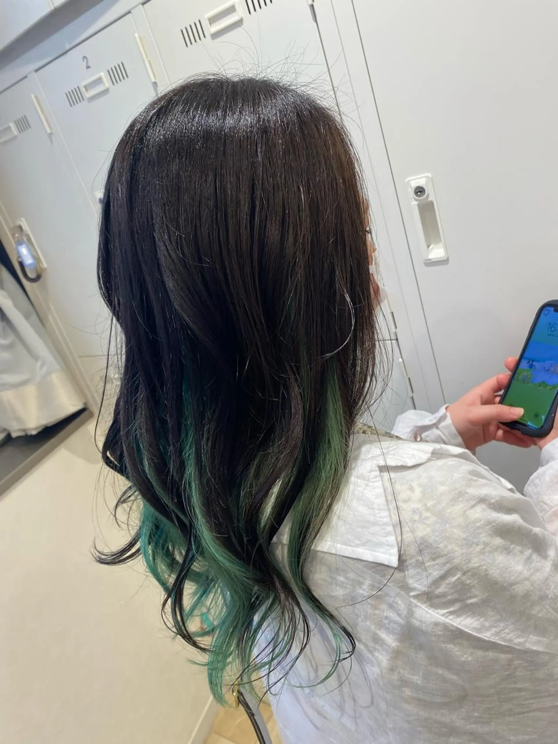 セミロング カラー デザインカラー イヤリングカラー インナーカラー なな 顔周りカット /シールエクステのヘアスタイル