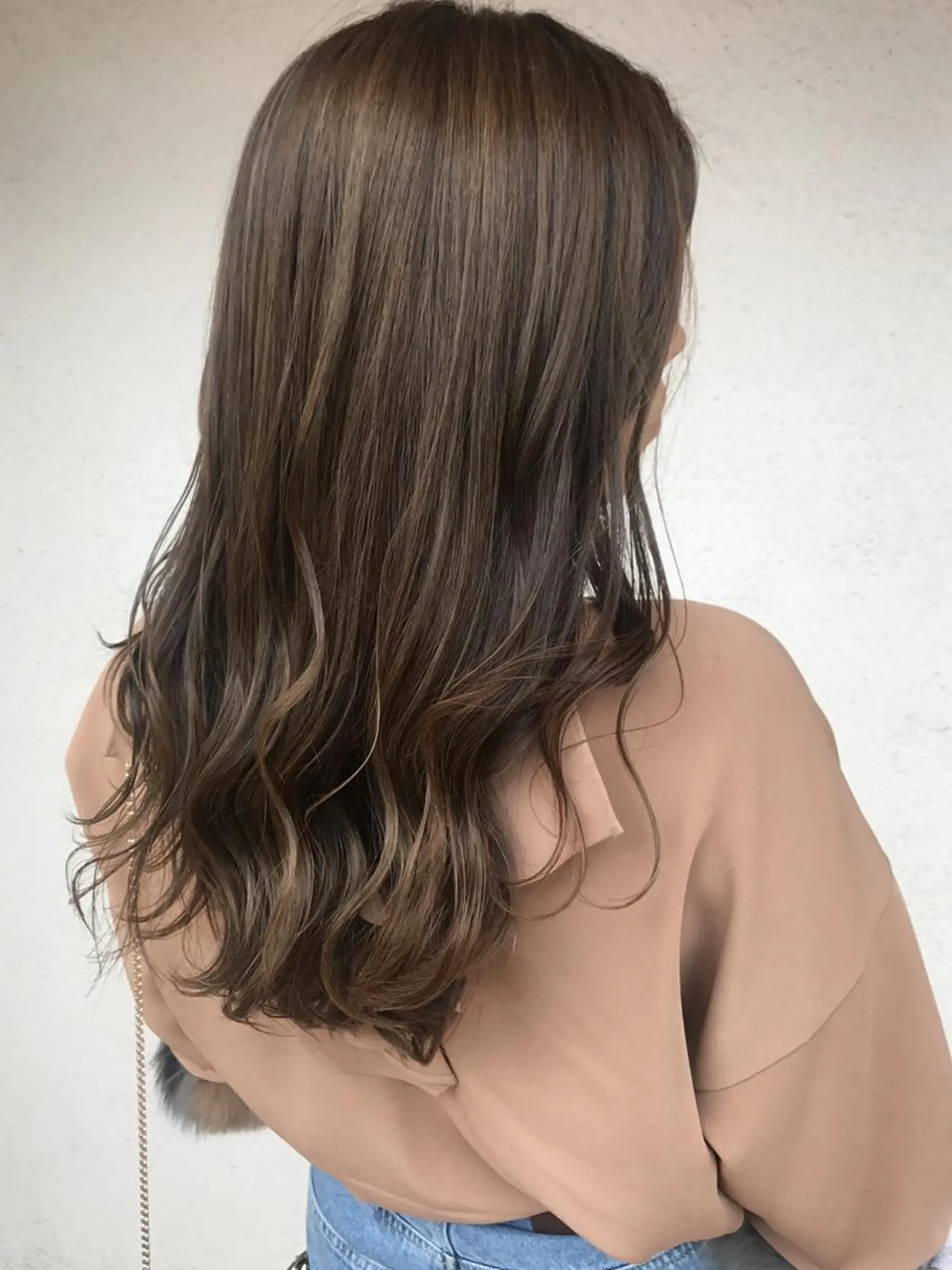 セミロング ＦＵＮＩＣ ファニックのヘアスタイル