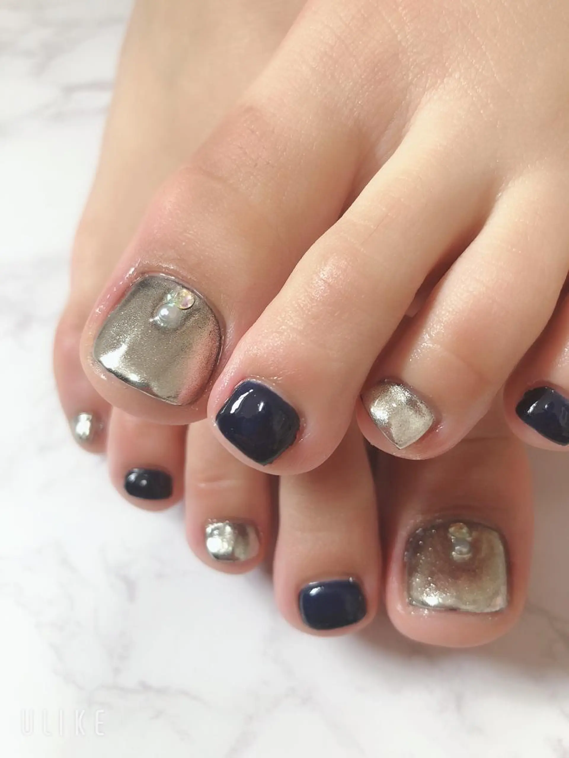 ネイル フットネイル ミラーネイル ネイビー シルバー Nailsalon Luanaのネイルデザイン