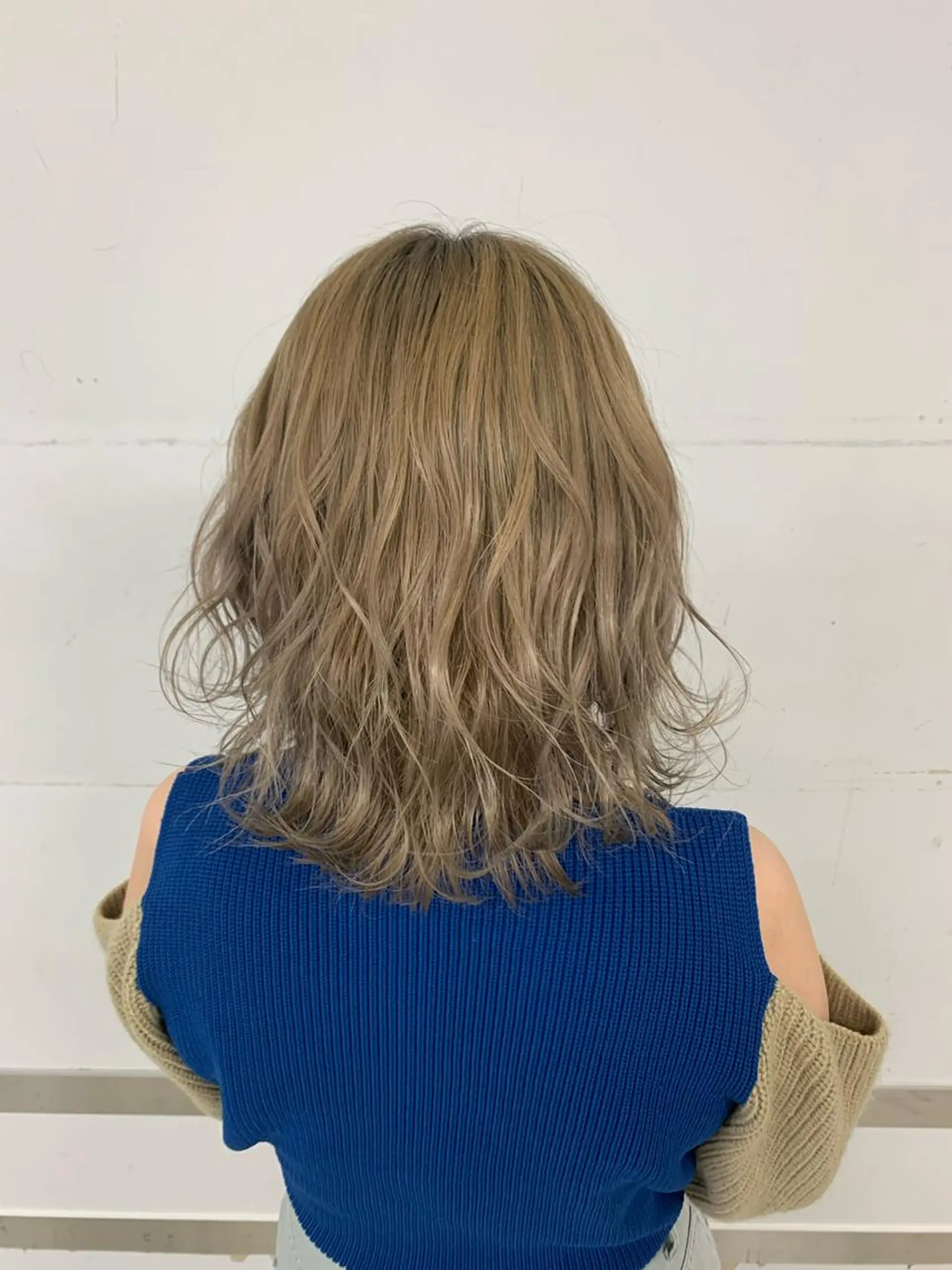 ミディアム カラー ヘアカラー トリートメント 切りっぱなしボブ レイヤー/縮毛矯正のヘアスタイル