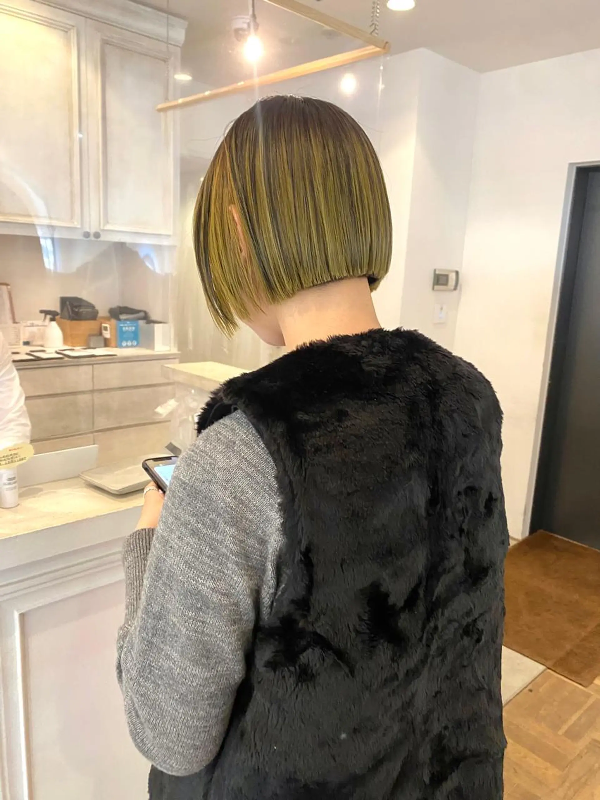 ショート モモコ/ブリーチ/ ミルクティカラーのヘアスタイル