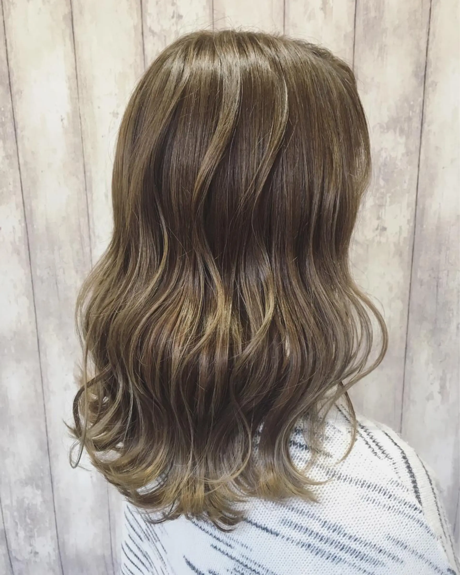セミロング カラー ブルーカラー ブルージュ トップスタイリスト 小澤純一のヘアスタイル