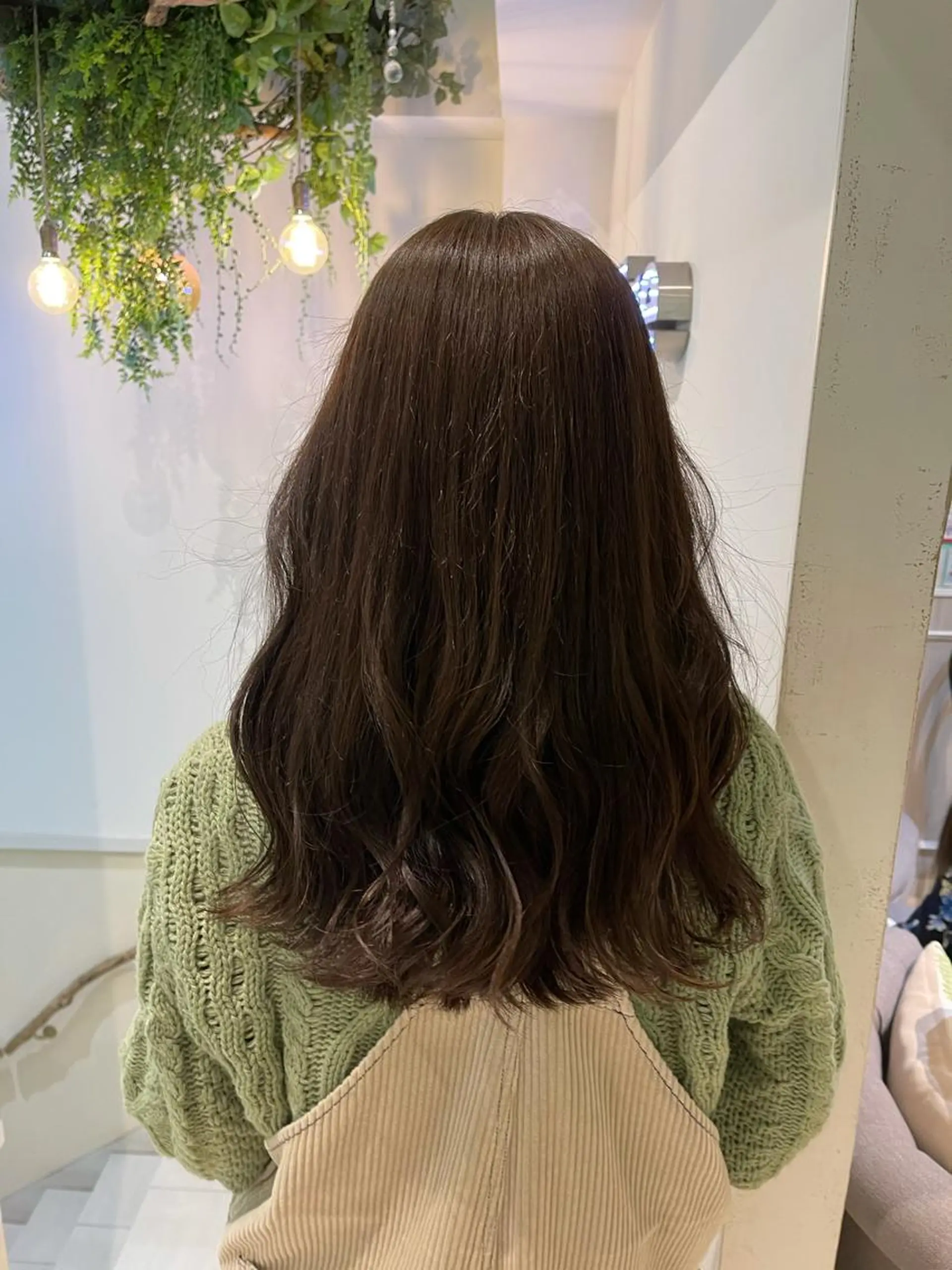 ミディアム カラー イシイ シオリのヘアスタイル