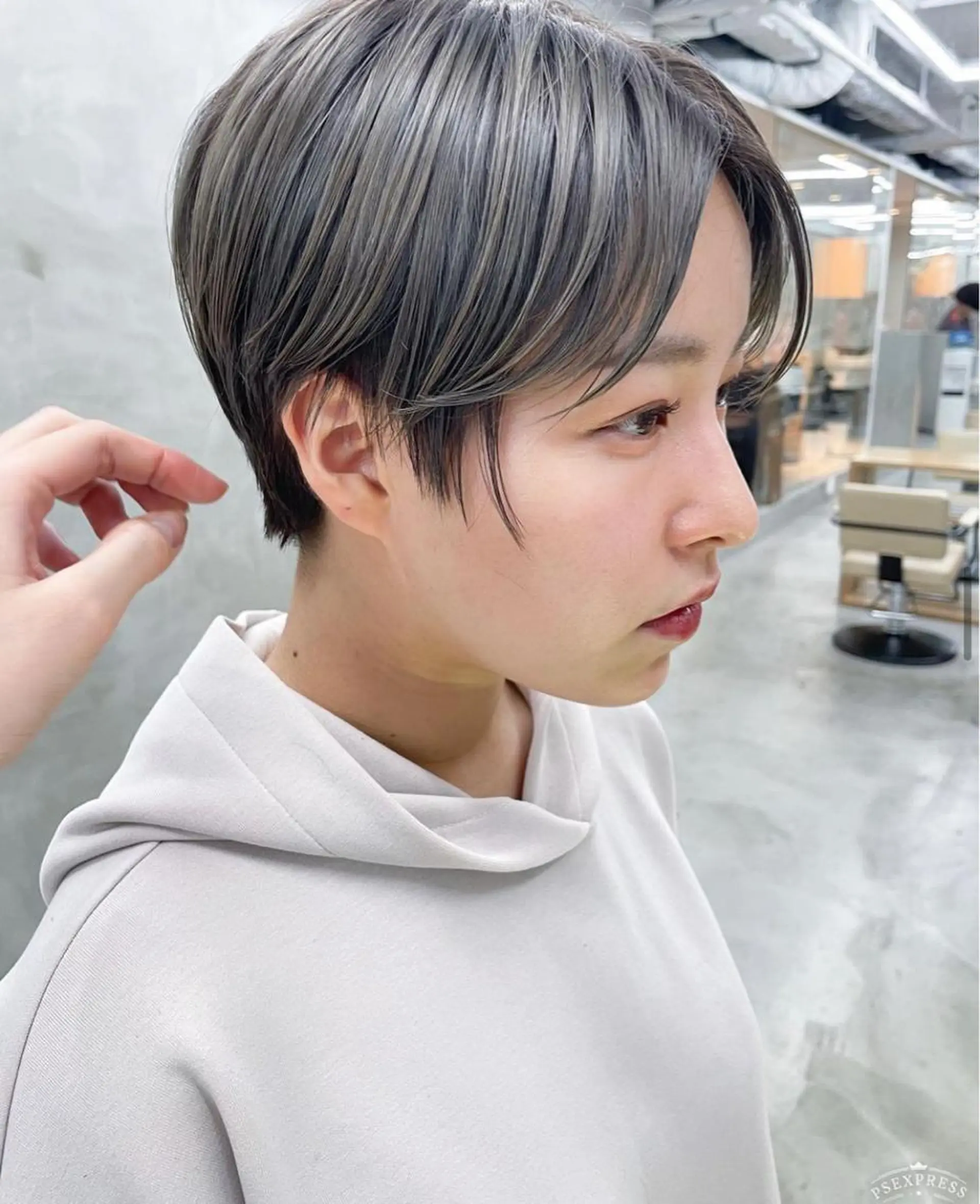 ショート 💜ショート💜 ウルフ、ボブ二色亜美のヘアスタイル