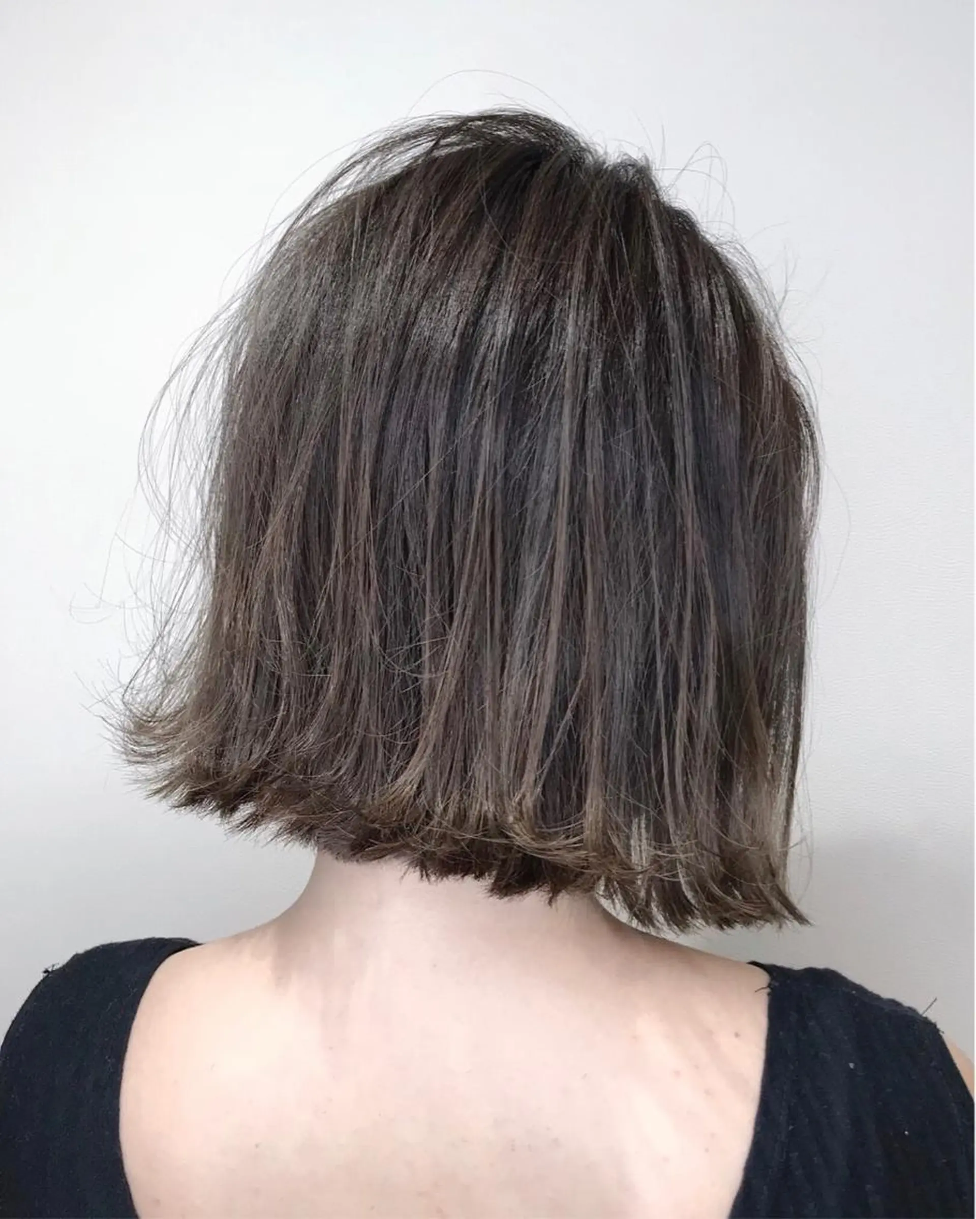 ショート カラー 切りっぱなしボブ バレイヤージュ ボブ レイヤーカット ボブ・レイヤーカット 吉敷航一のヘアスタイル