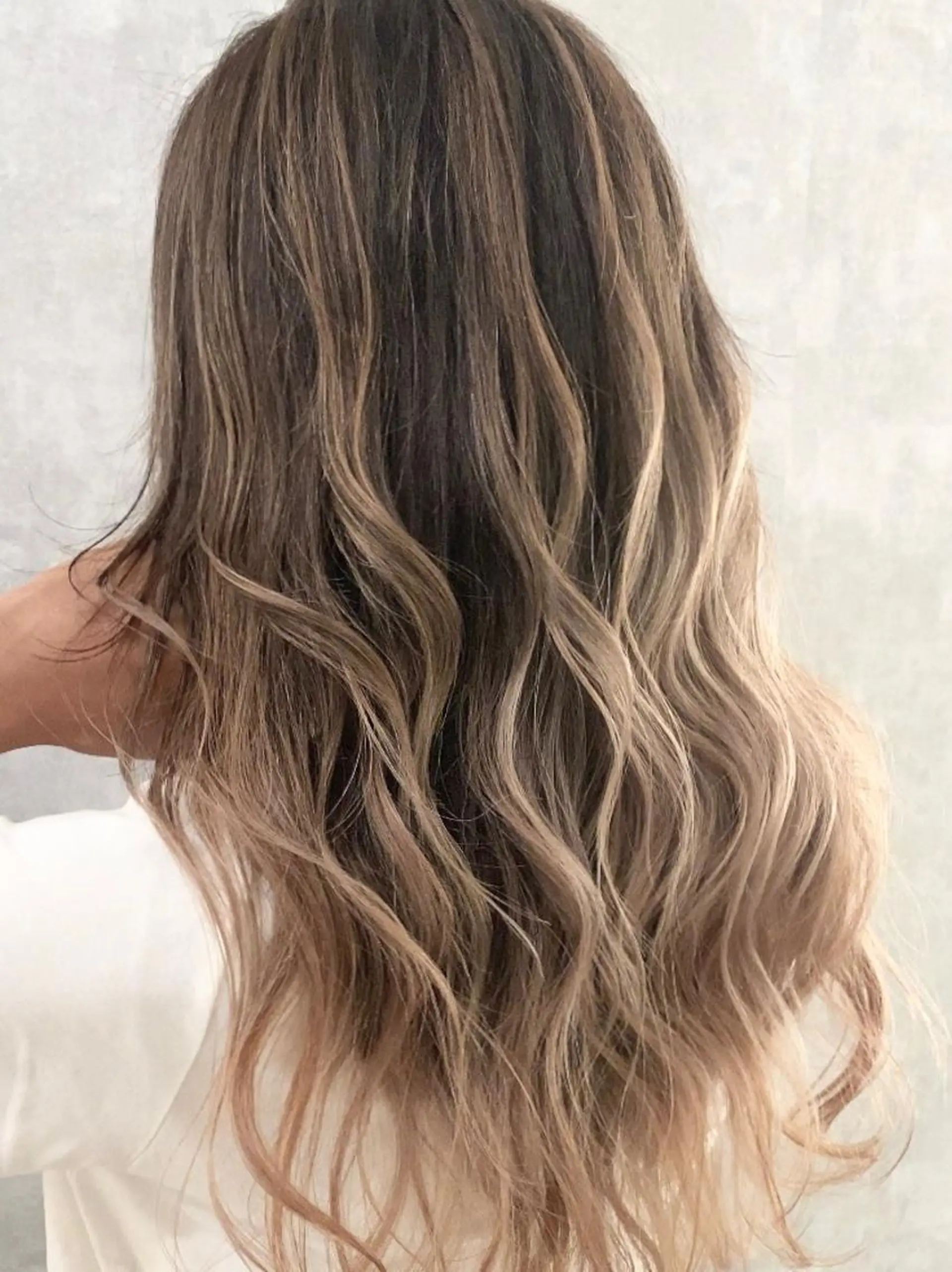 ミディアム レイヤーカット 小林 正樹のヘアスタイル