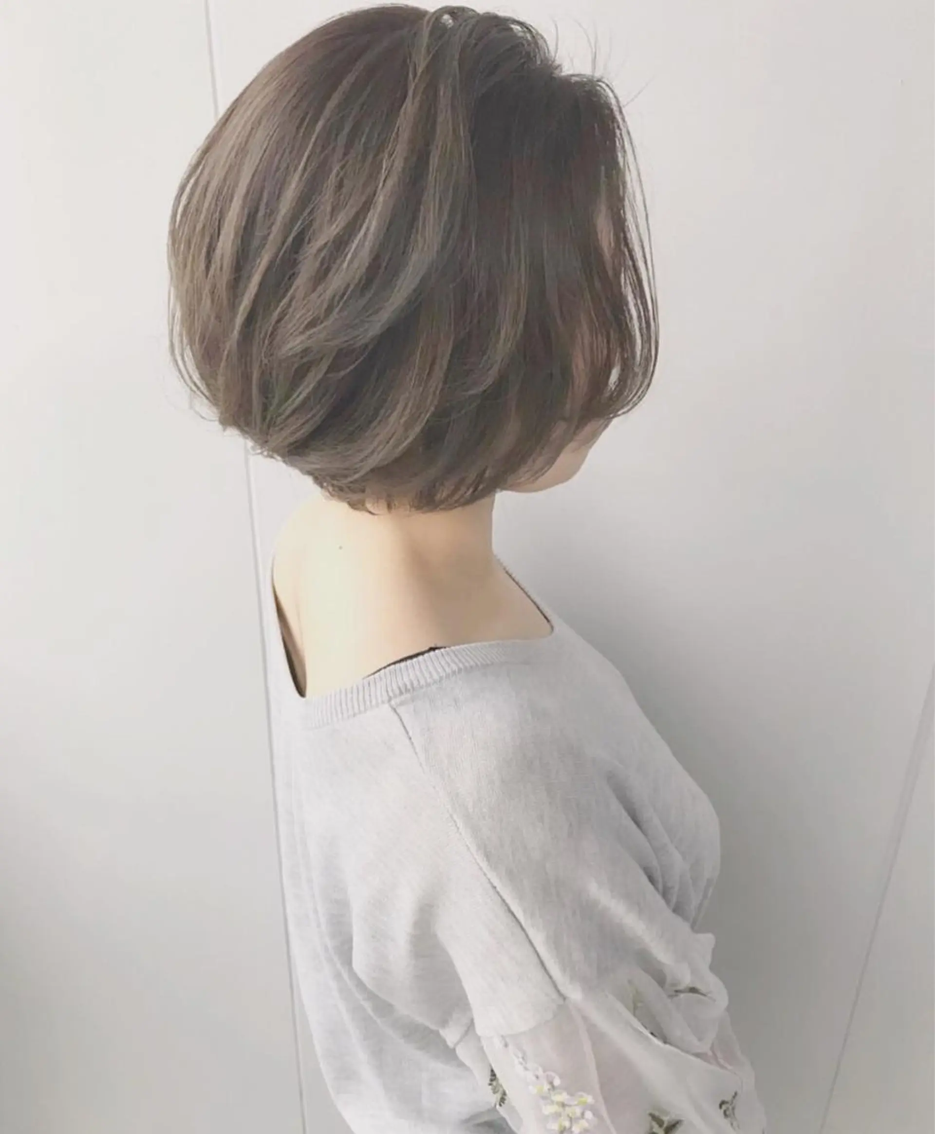 ショート カラー ヘアアレンジ ベージュカラー ボブ topstylist 芳賀みなみのヘアスタイル