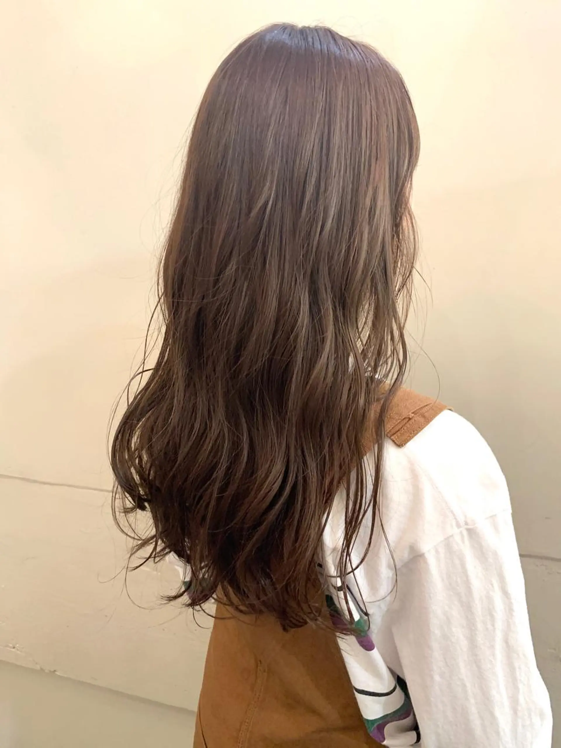 セミロング カラー アッシュ ブリーチ ミルクティーアッシュ ブリーチなしカラー ヘアカラー トリートメント ヘッドスパ ✨カラー支持No.1 🧸ワキ カナコ🧸のヘアスタイル