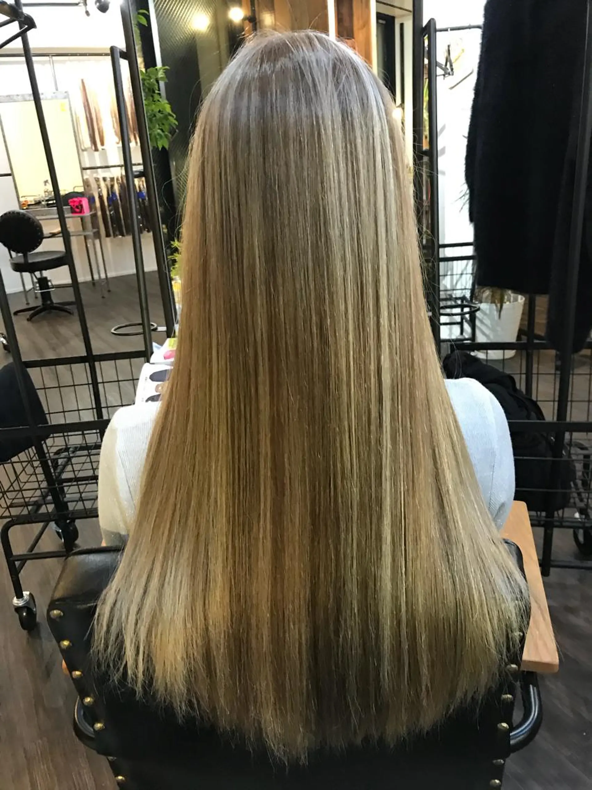 ロング カラー ハイライトカラー ハイライト WEST OLAND 安藤のヘアスタイル