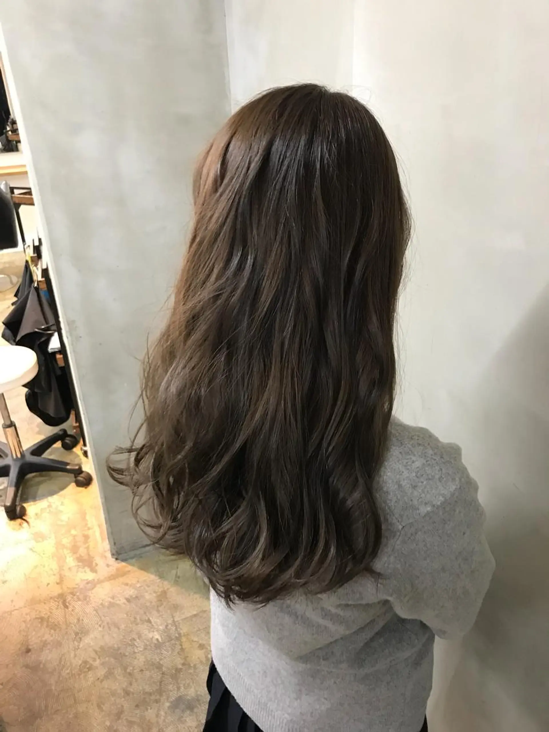 ロング カラー 黒髪 ダブルカラー 岡本 智次のヘアスタイル
